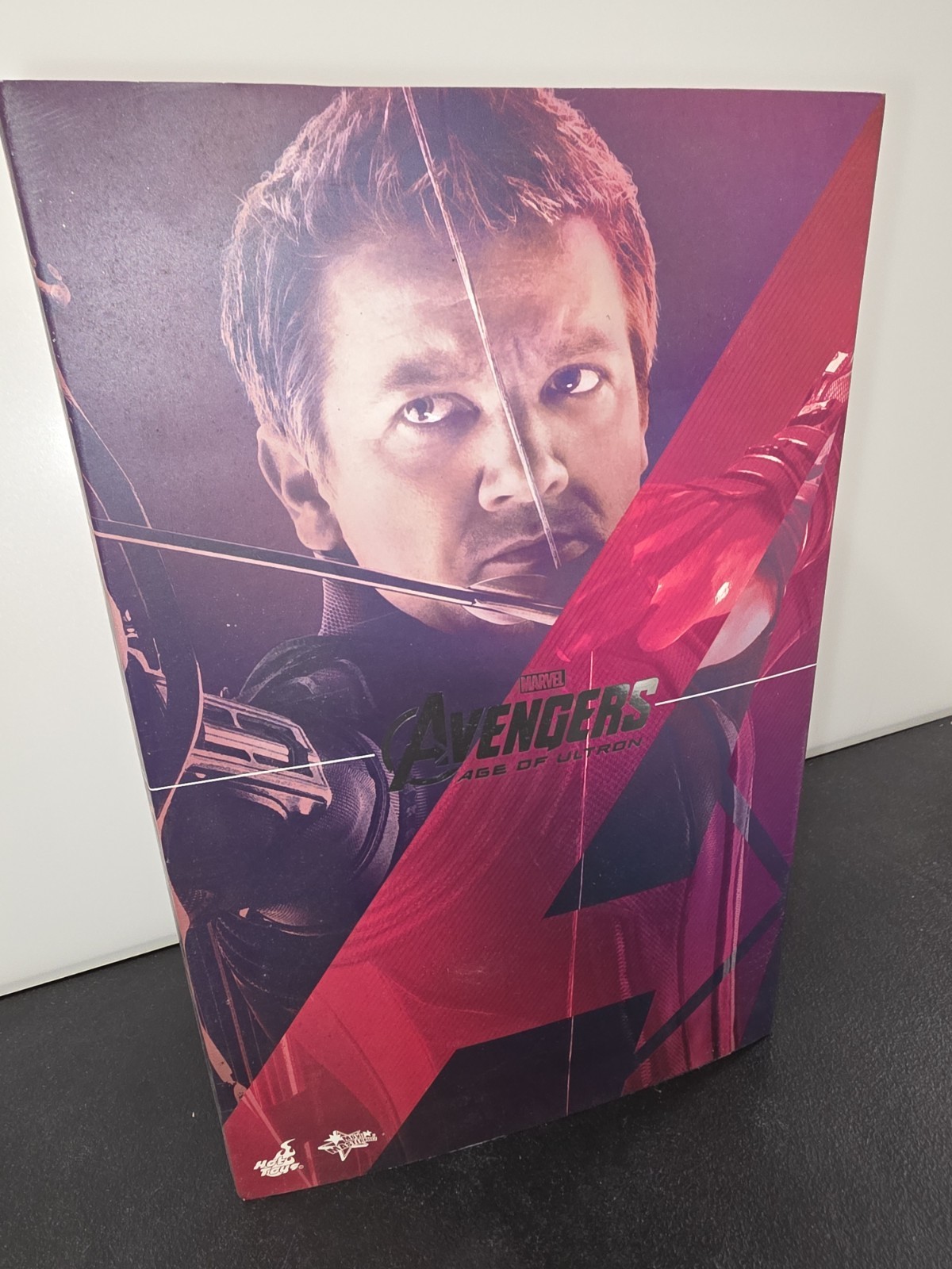 Hot Toys Marvel Hawkeye Avengers Age of Ultron MMS289 Sixth Scale Figure Used