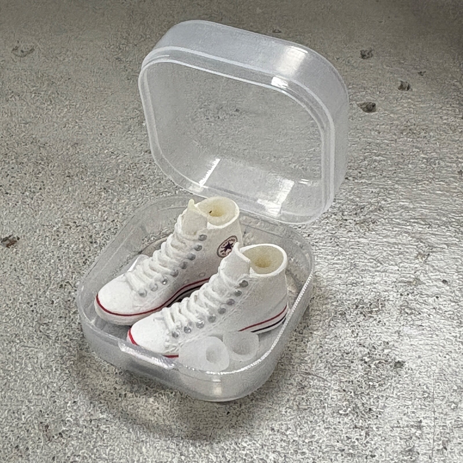 ATS-CON-WR: 1/12 casual Sneakers ankle adapters & box for 6&Prime; figure – White Red