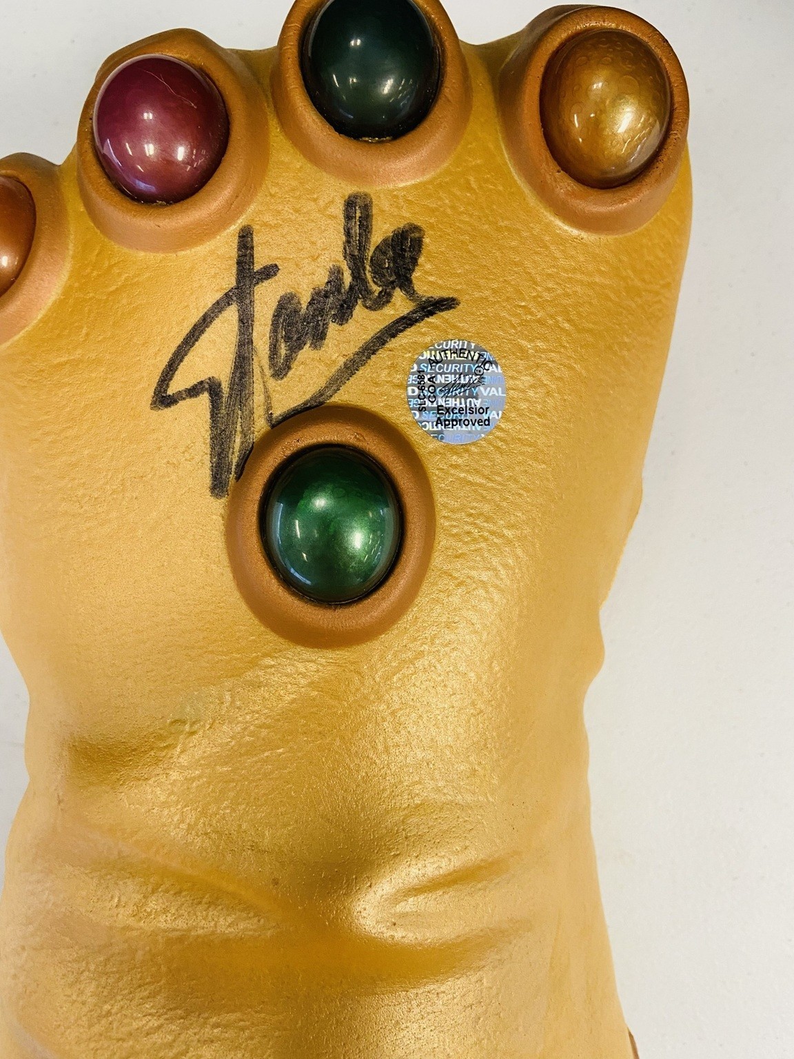 2014 SDCC Hasbro Infinity Gauntlet w/Lights & Action Figures Set Signed Stan Lee