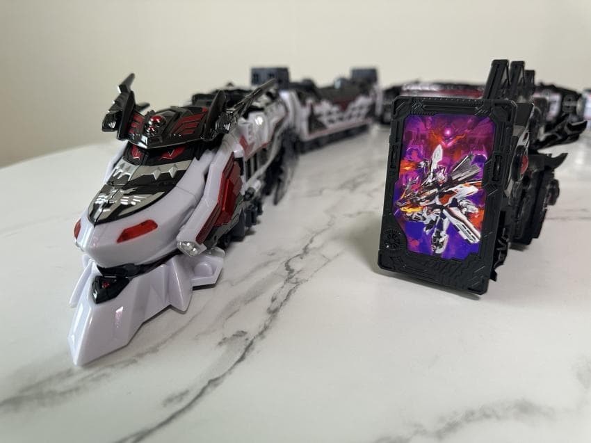 Metal Cardbot W « Tyrant Zero » – The Ultimate Colossal Black Dragon Emperor K-toy