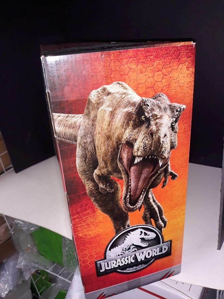 Jurassic World Tyranosaurus Rex Walmart Exclusive 40&Prime; Battle Damage Colossal #1
