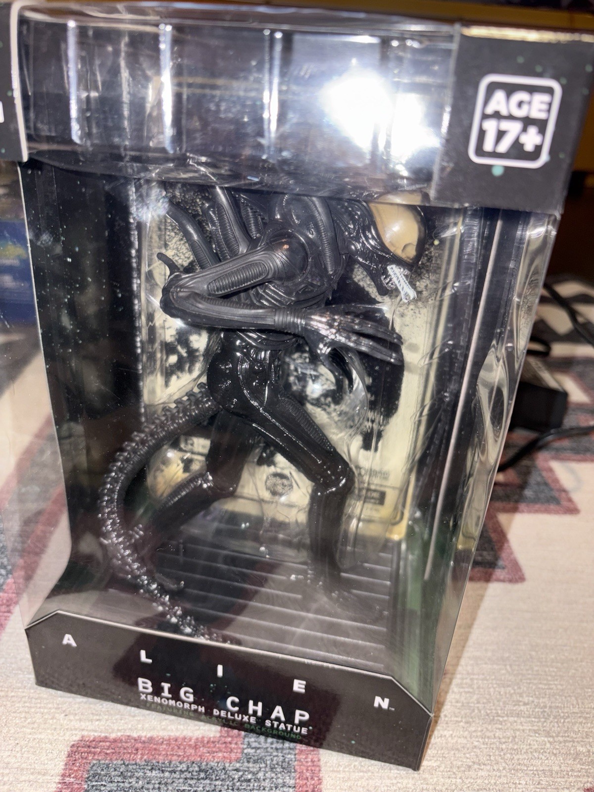 CultureFly Alien Xenomorph Deluxe « Big Chap » Statue 9&Prime; Acrylic Background NEW