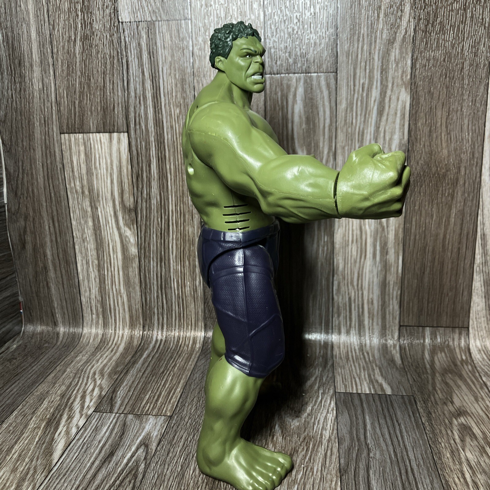 Incredible Hulk Talking 12&Prime; Action Figure 2015 Marvel Avengers Hasbro