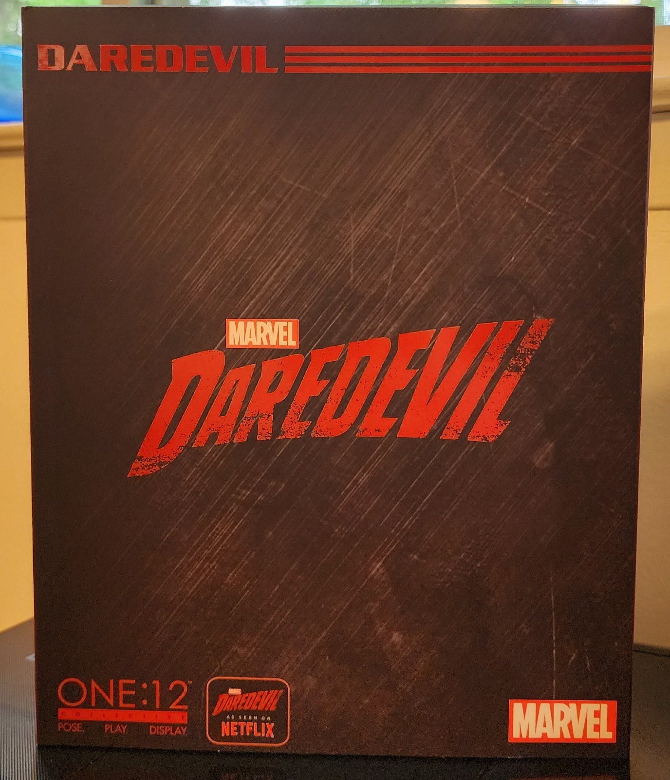 Mezco One 12 Netflix red suit Daredevil Charlie Cox