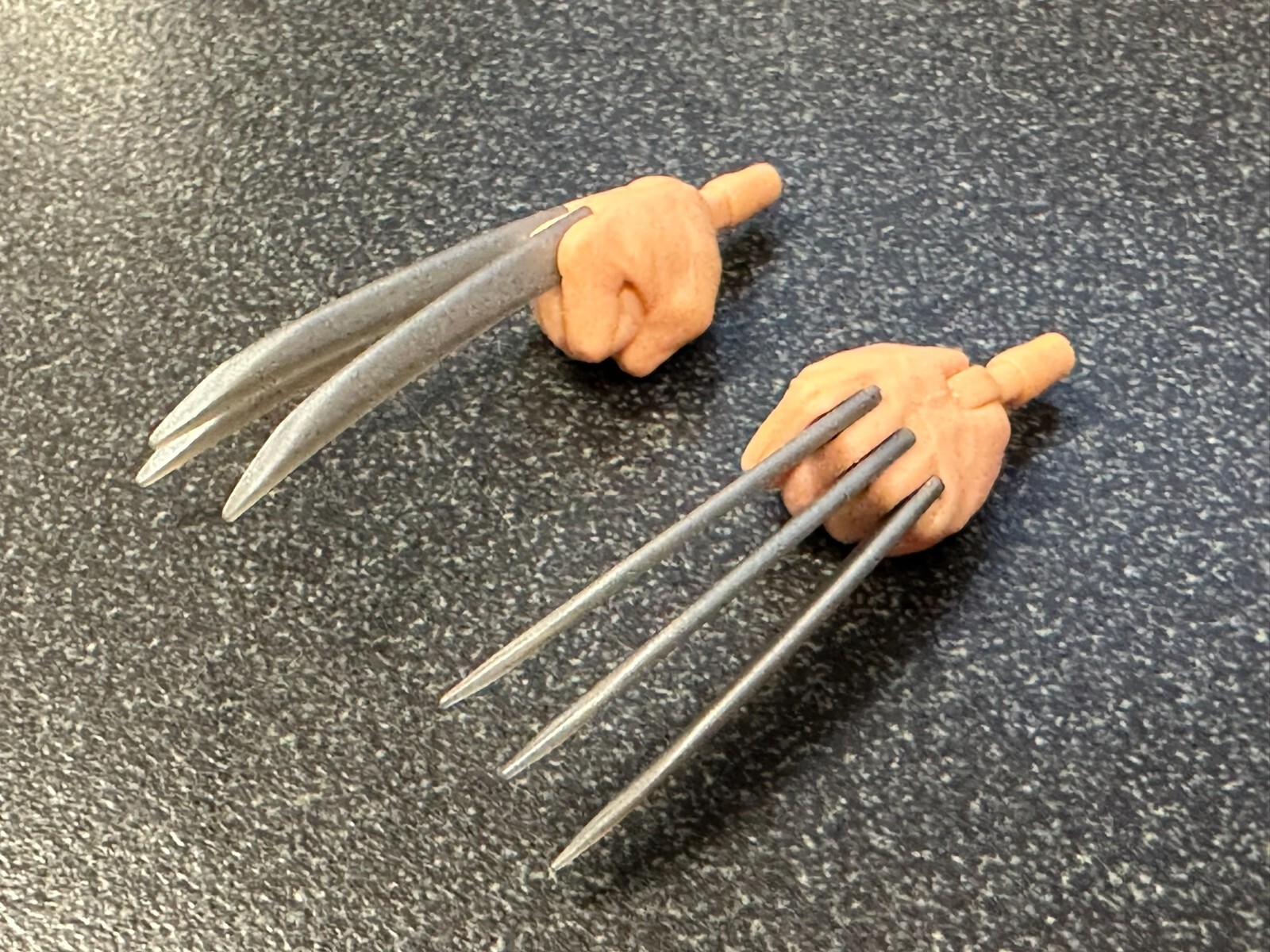 Hasbro Marvel Legends 6&Prime; Scale DEADPOOL 3 (WOLVERINE CLAW HANDS ONLY) MINT 1/12