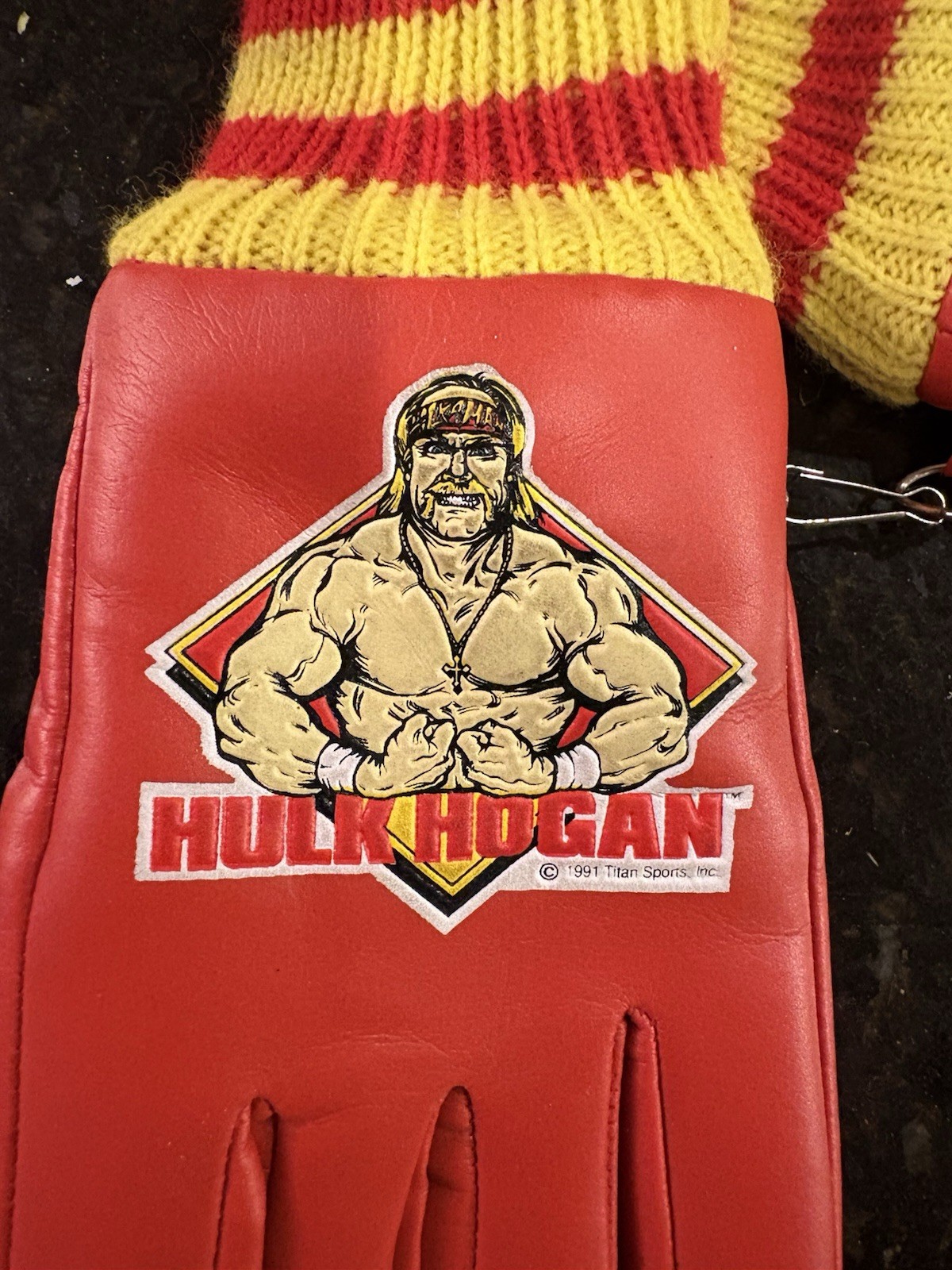 Hulk Hogan WWF WWE Winter Gloves Red Size YOUTH Titan Sports 1991 RETRO NWOT NEW