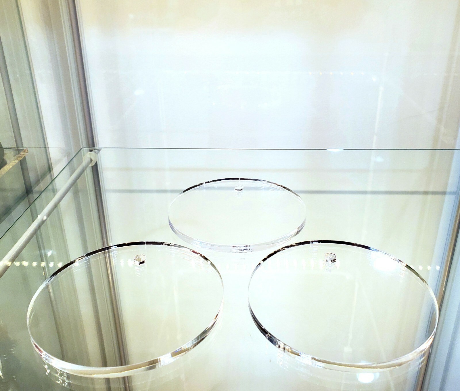 Clear Acrylic Mezco Flight Bases – set of 3