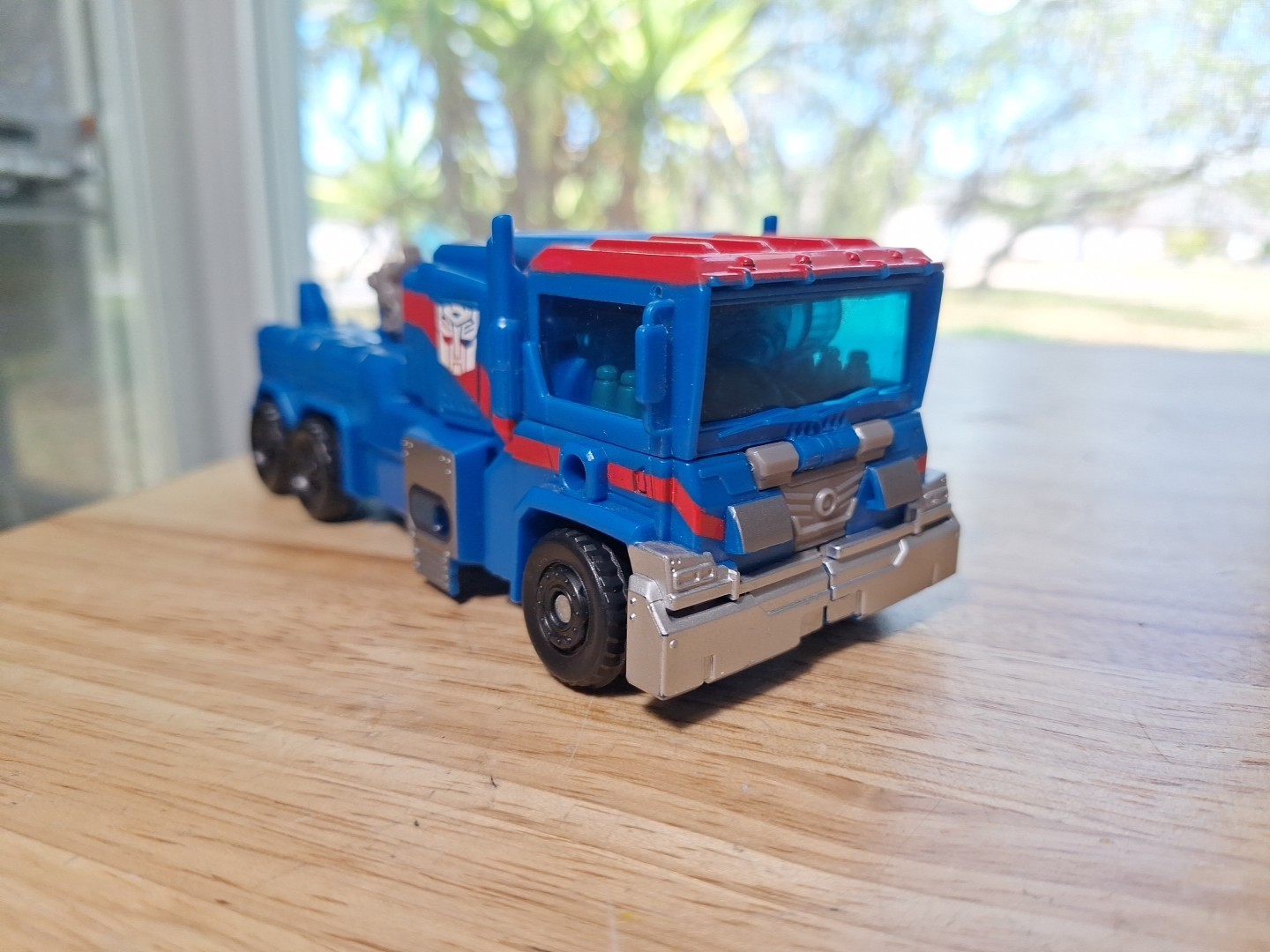 Hasbro Transformers Prime Robots in Disguise Rid Voyager Ultra Magnus