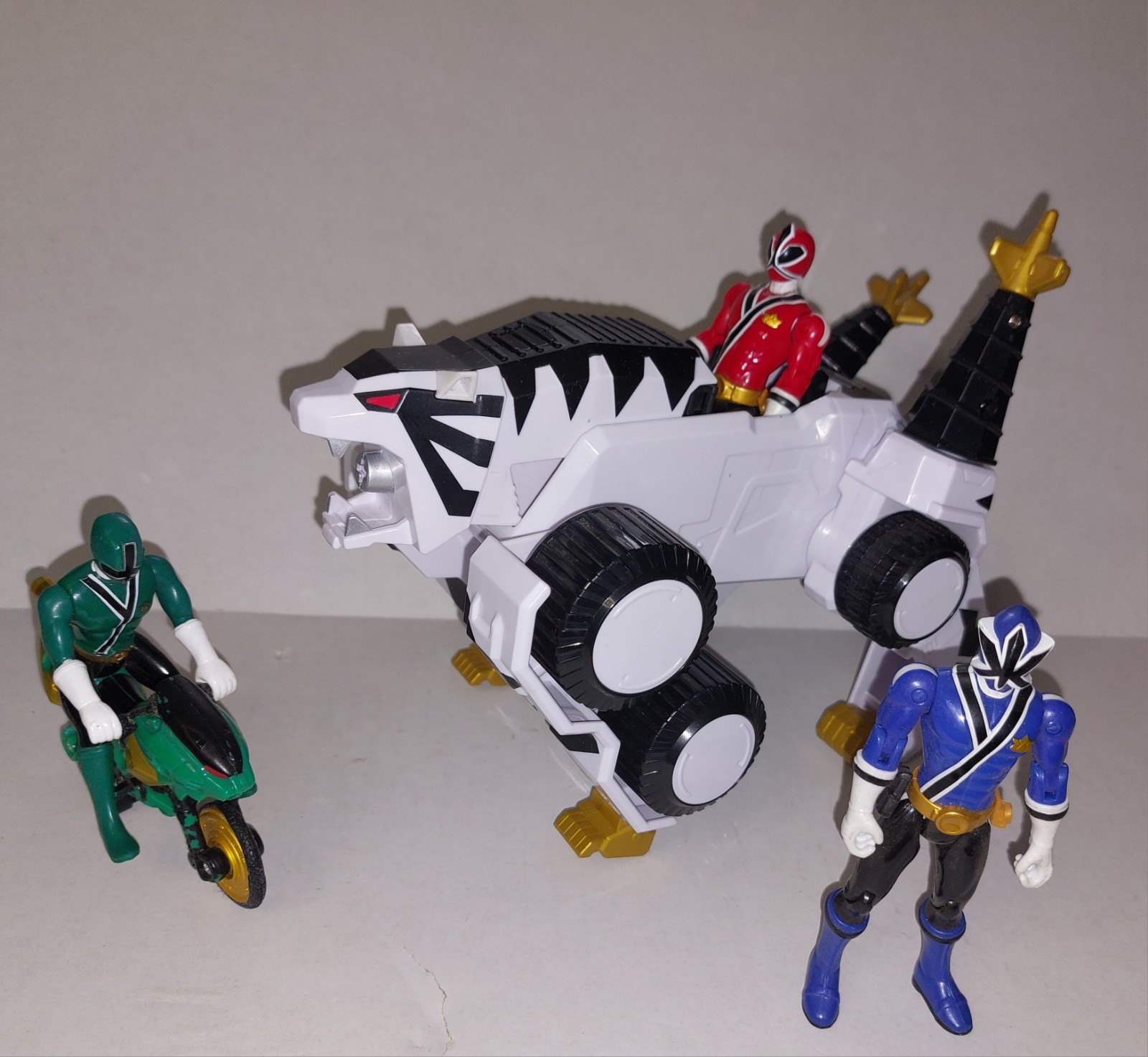 Power Ranger tigertank tigerzord with samurai ranger red green blue