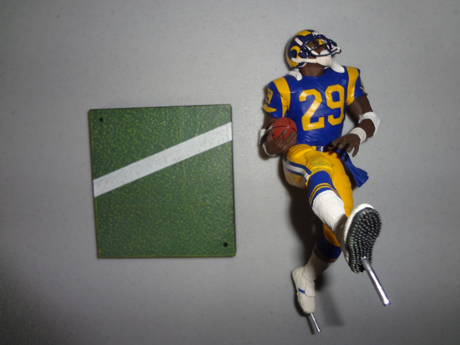 MCFARLANE TOYS NFL SERIES 27 2011 ERIC DICKERSON LA ANGELES RAMS FIGURE FOOTBALL
