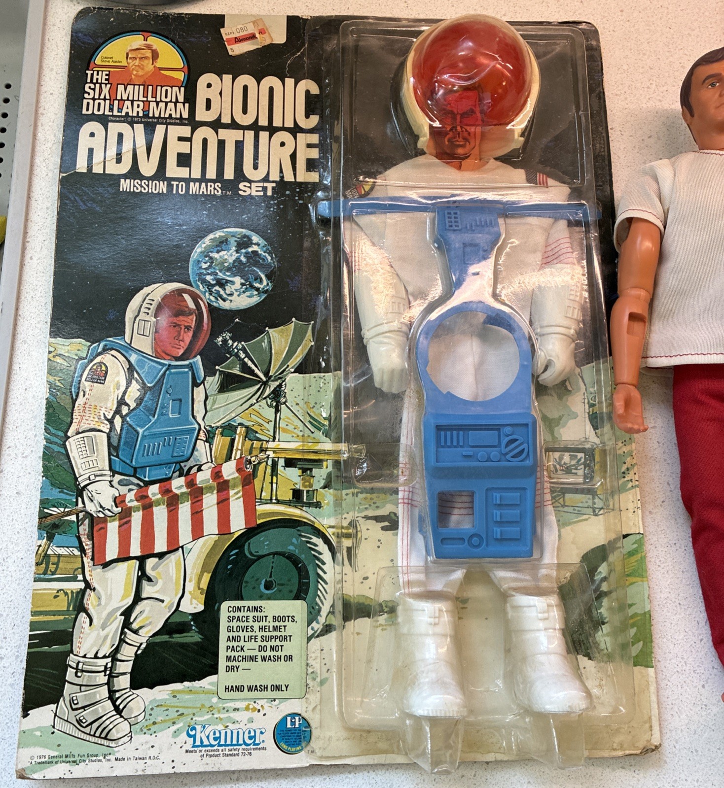 1973 Kenner Bionic Man, Bionic Woman & Maskatron, 2 Outfits, & Critical Arm IP