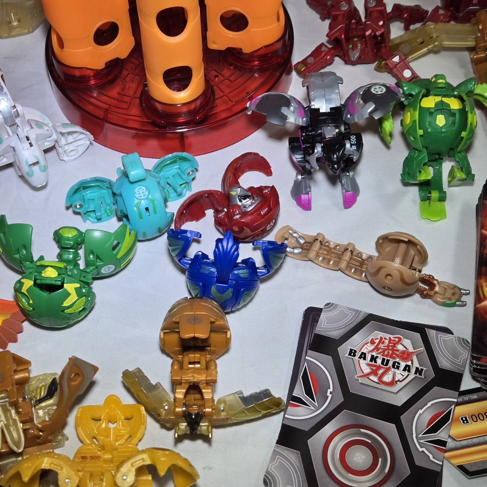 Vintage Bakugan Battle Brawlers Lot of 20 Figures with cards And Carry Case