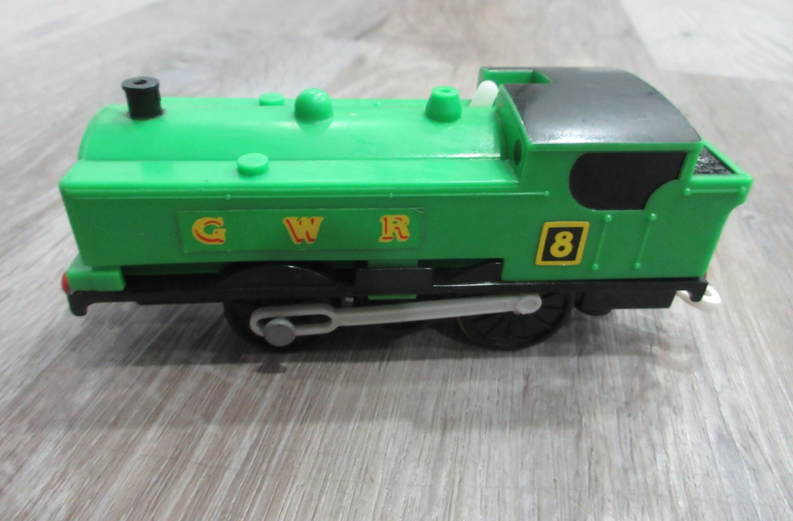 Trackmaster Motorized Thomas & Friends Train Duck G.W.R. #8 Engine WORKS! GUC!