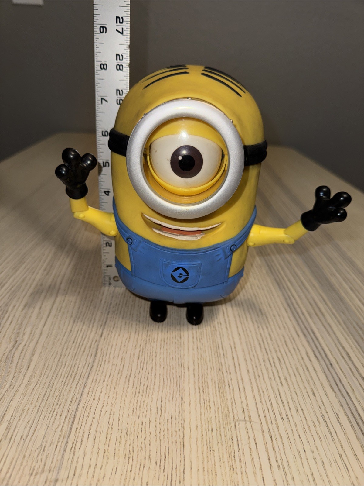 Thinkway Despicable Me Minion Stuart Deluxe Talking 8&Prime; Figure Moving Eye TESTED