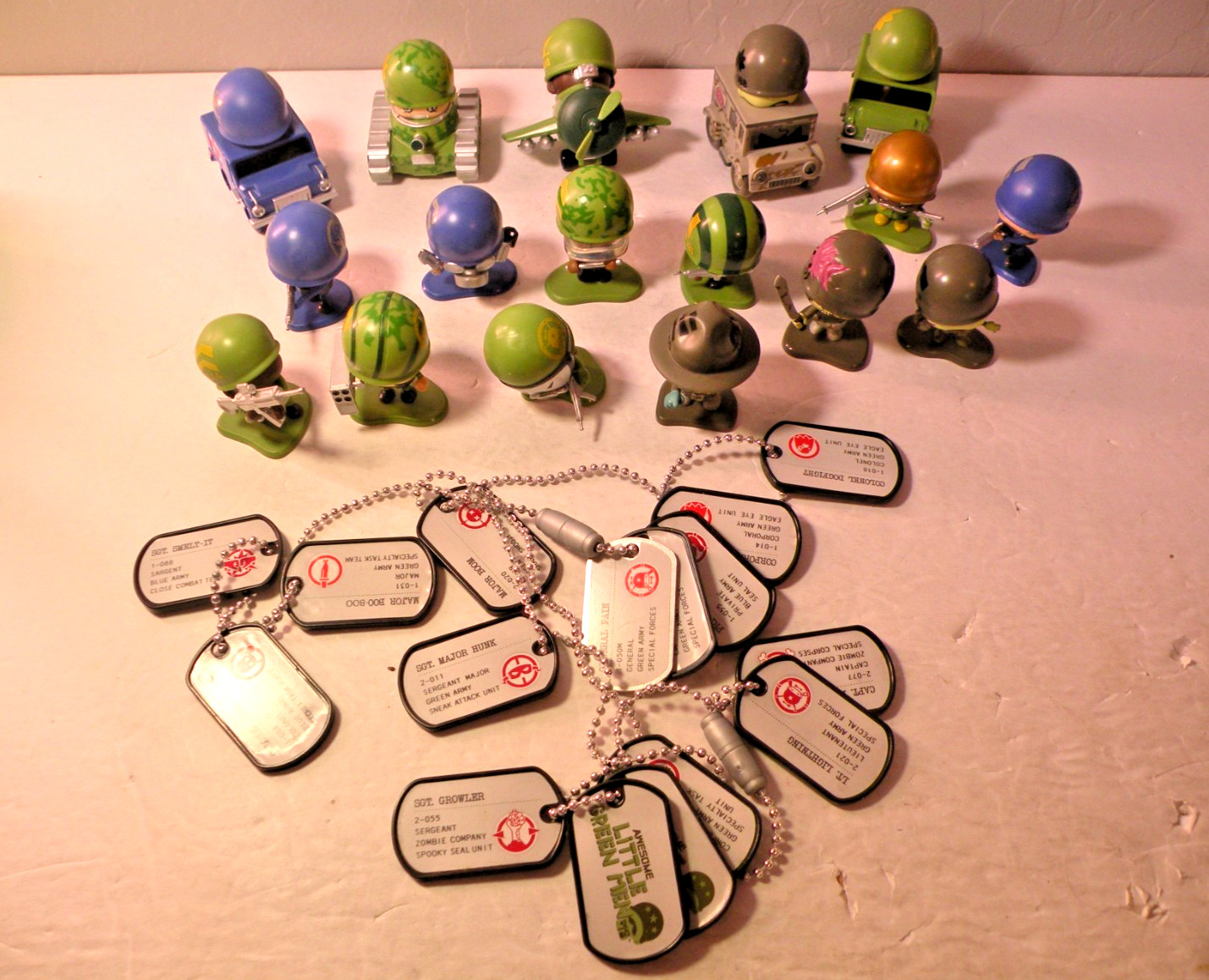 MGA Awesome Little Green Army, Blue Men, Lot of 17 Figures With Dog Tags