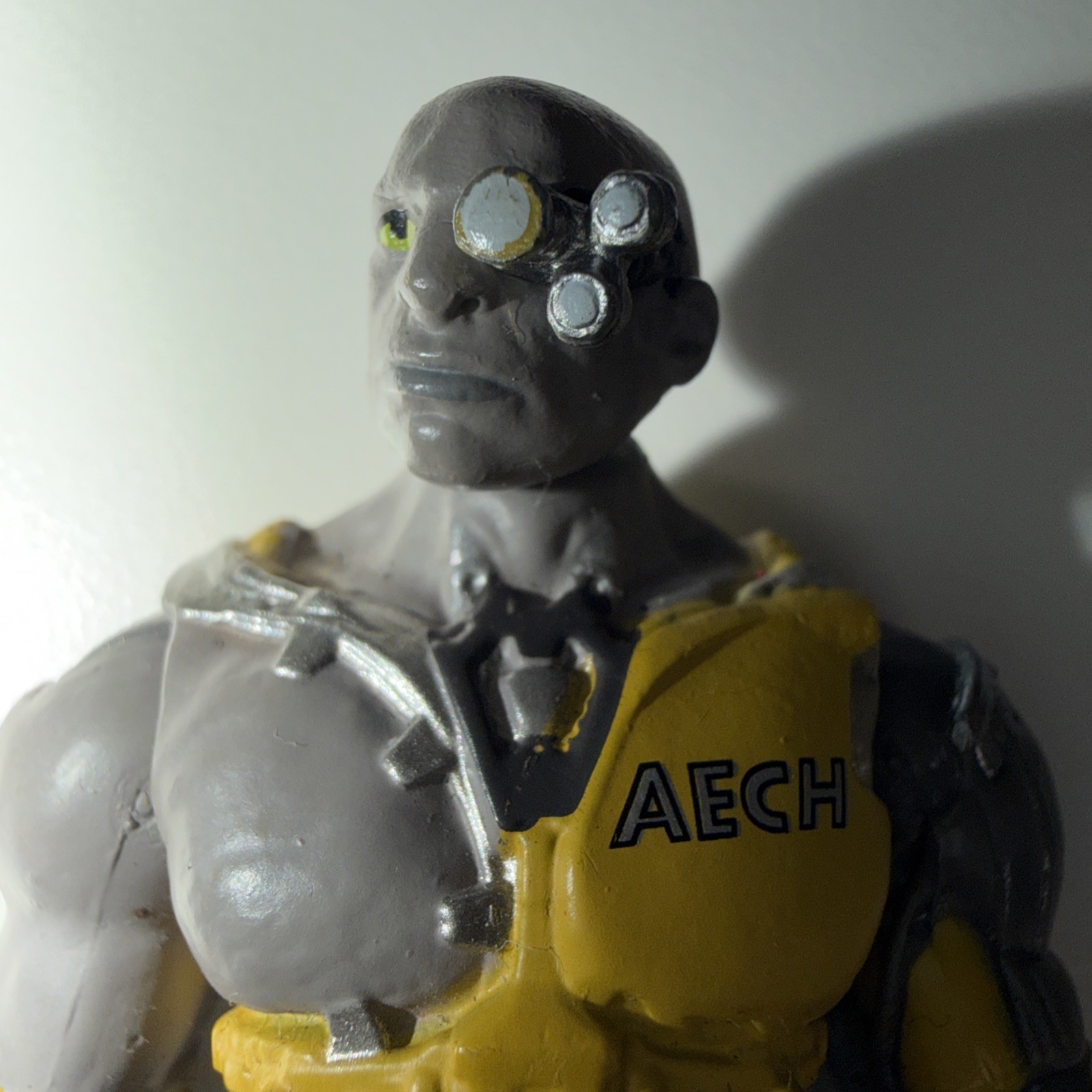 READY PLAYER ONE AECH 4” ACTION FIGURE PLASTIC TOY (PRE-OWNED)