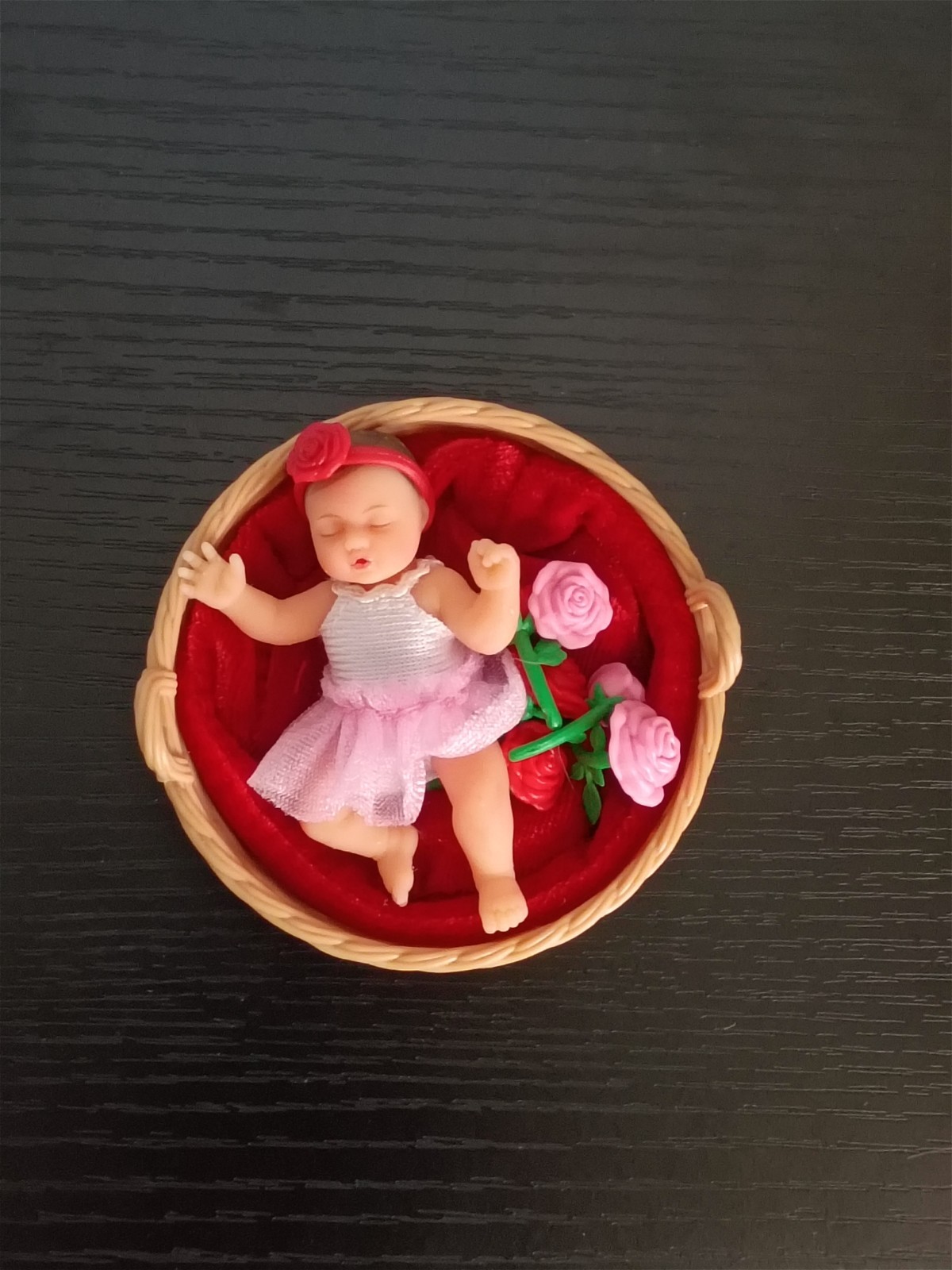 Zuru 5 Surprise My Mini Baby Valentine&rsquo;s Day – Baby in BASKET WITH ROSES