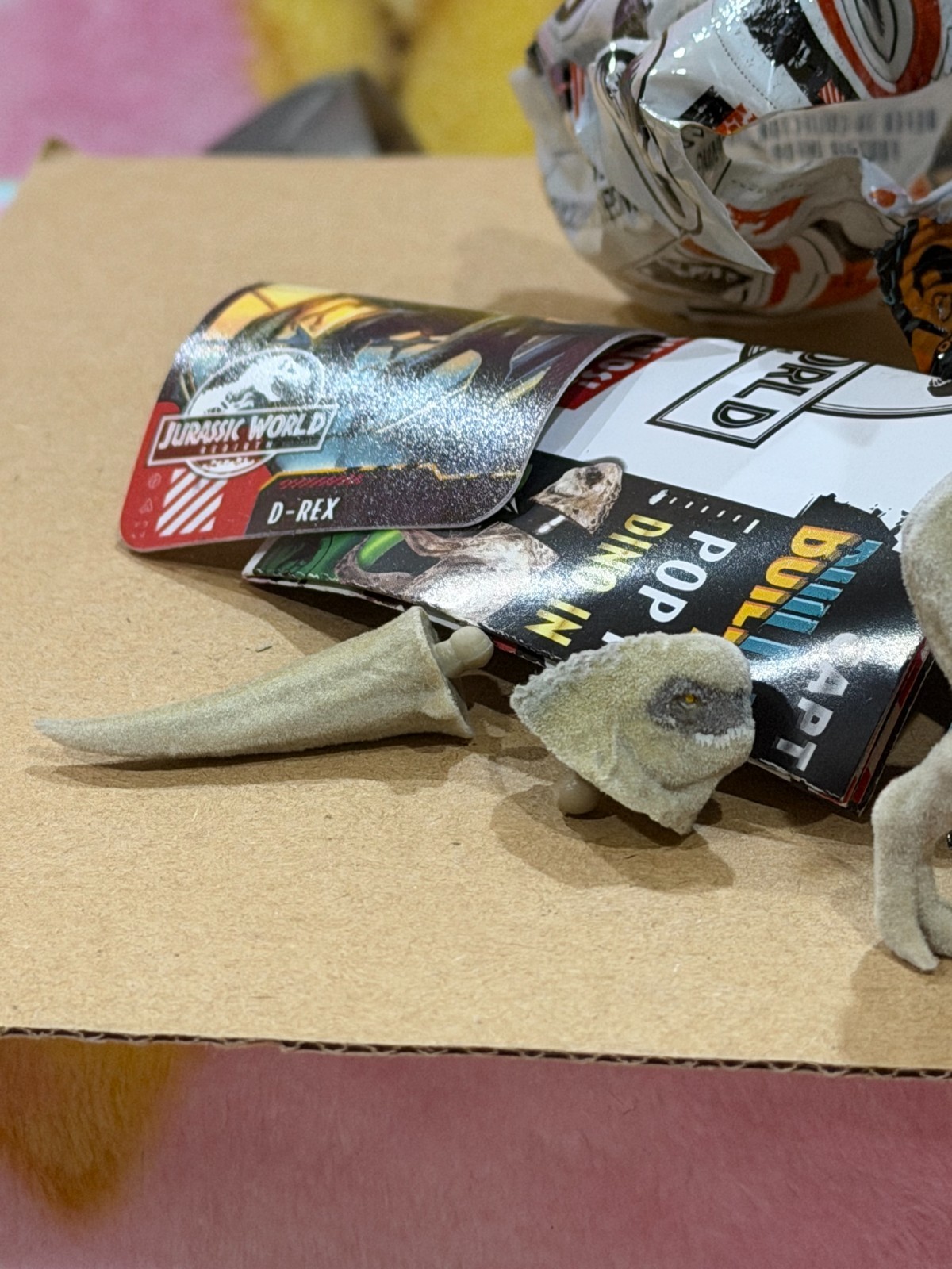 JURASSIC WORLD REBIRTH CAPTIVZ MYSTERY EGG FLOCKED D-REX RARE NEW