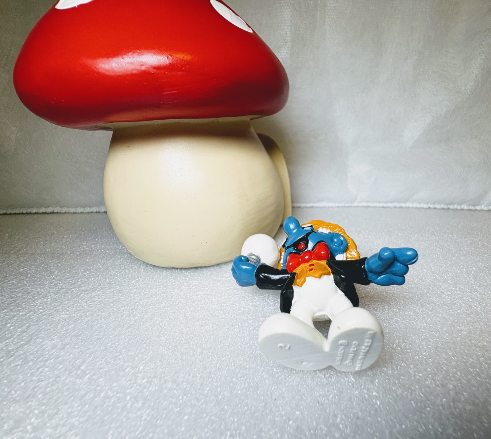2.0504-05_Edison Smurf Historical Vintage Schleich Smurfs Figure Schtroumpf
