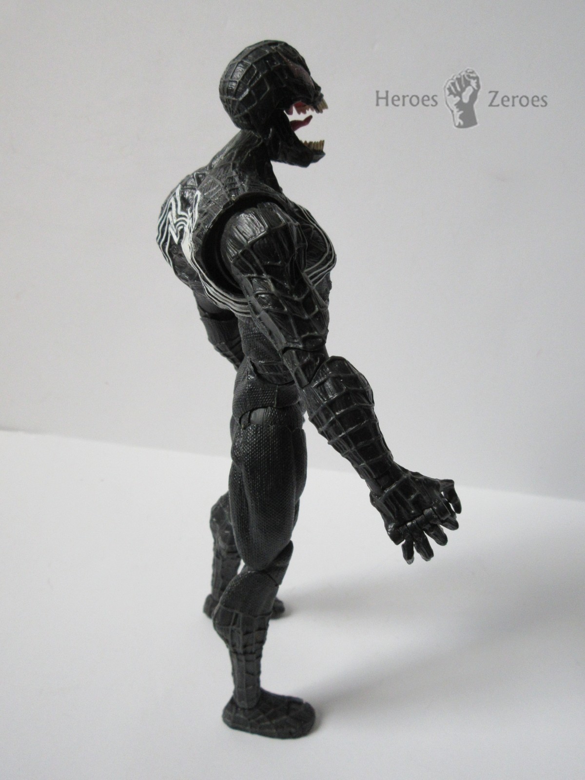 Marvel Spider-Man 3 Unleashed 360 VENOM 8-in Action Figure Complete with Stand