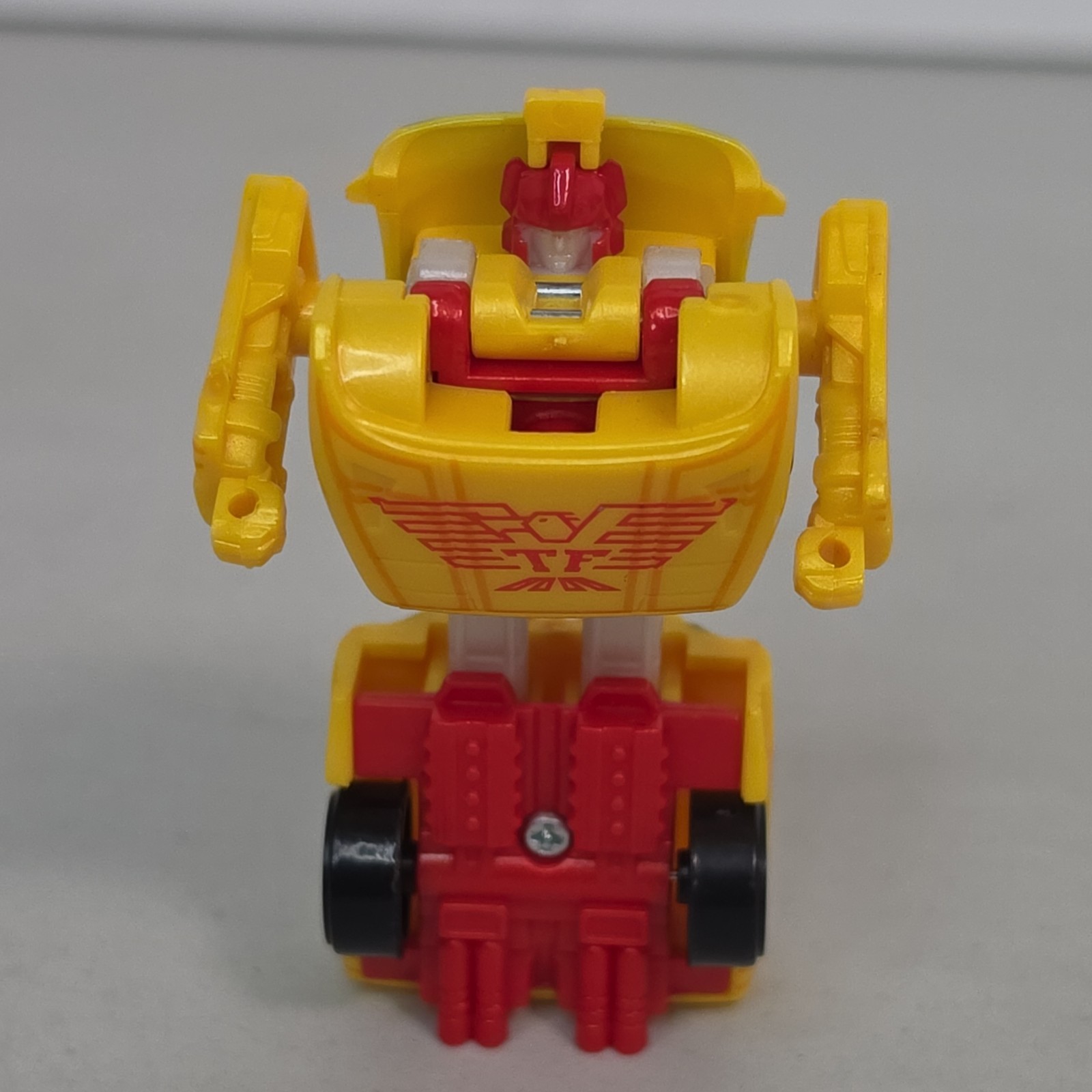 Transformers 2000 Spy Changers Yellow Autobot Eaglekiller