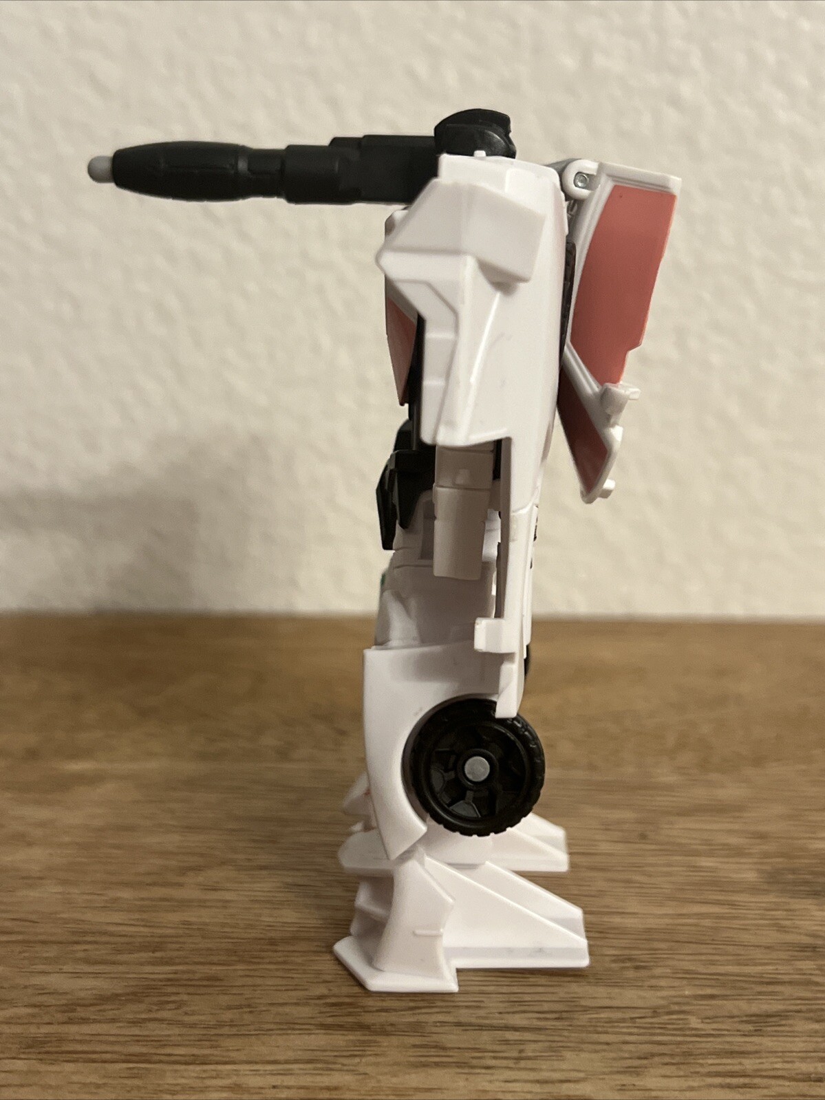 Wheeljack Transformer 4.5” Action Figure Plastic Autobot Robot Toy