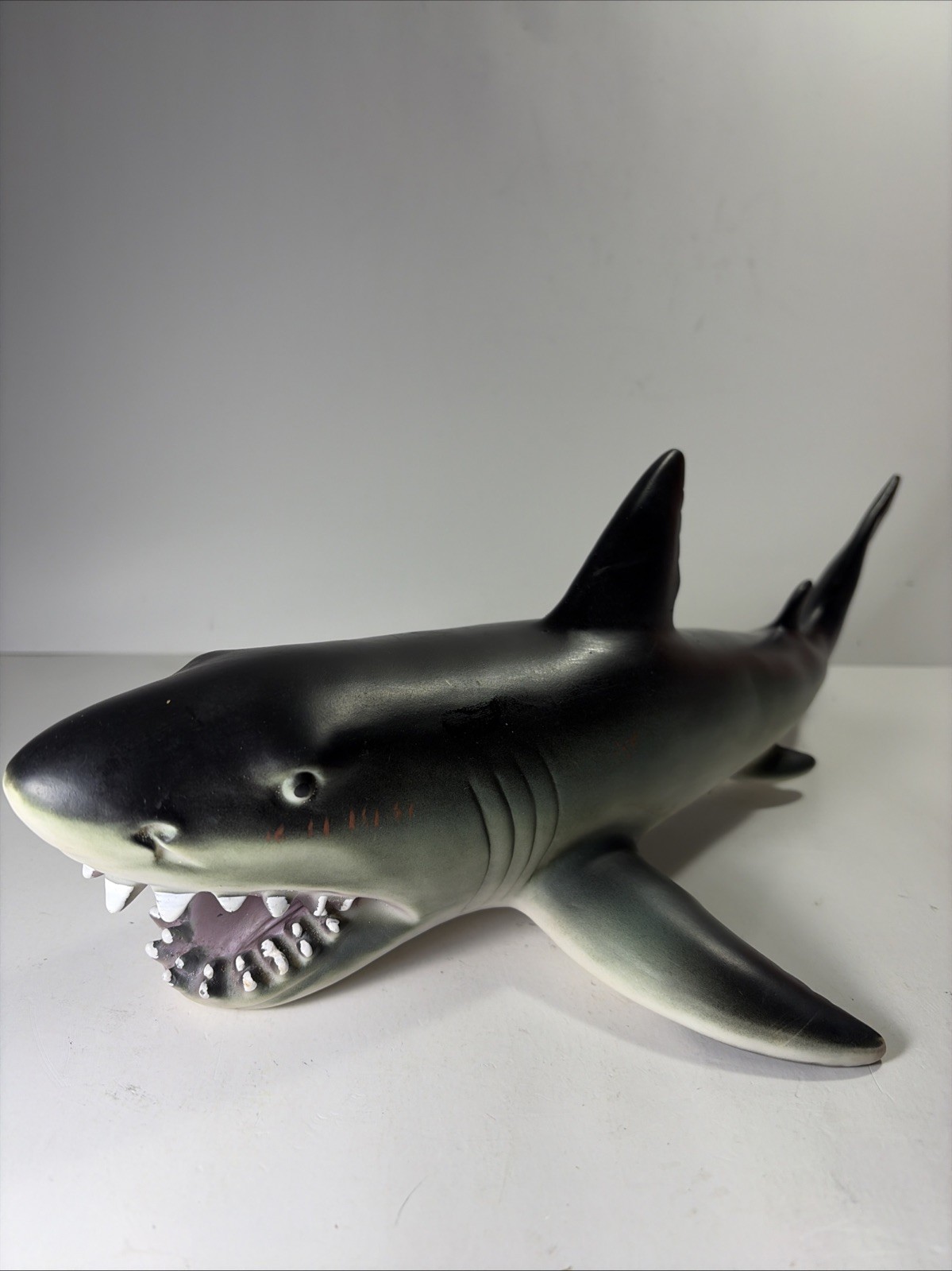 Vtg Toys R Us Maidenhead 17&Prime; Giant Great White Rubber Shark 2011 Discontinued