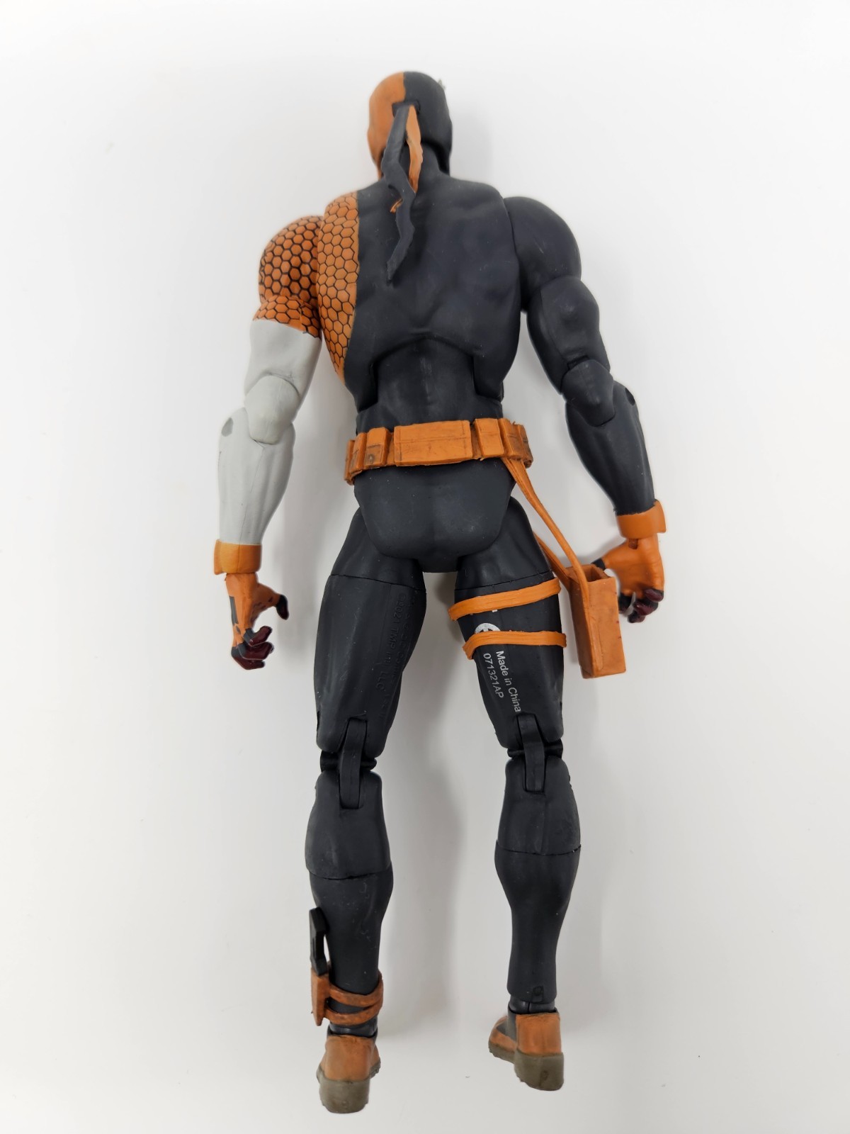 DC Direct Essentials Unkillables Deathstroke 7&Prime; inch action figure McFarlane