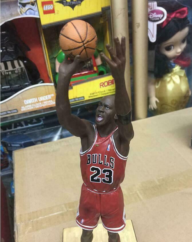 McFarlane Michael Jordan 1998 NBA Finals Winning Last Shot 8&Prime; Figure