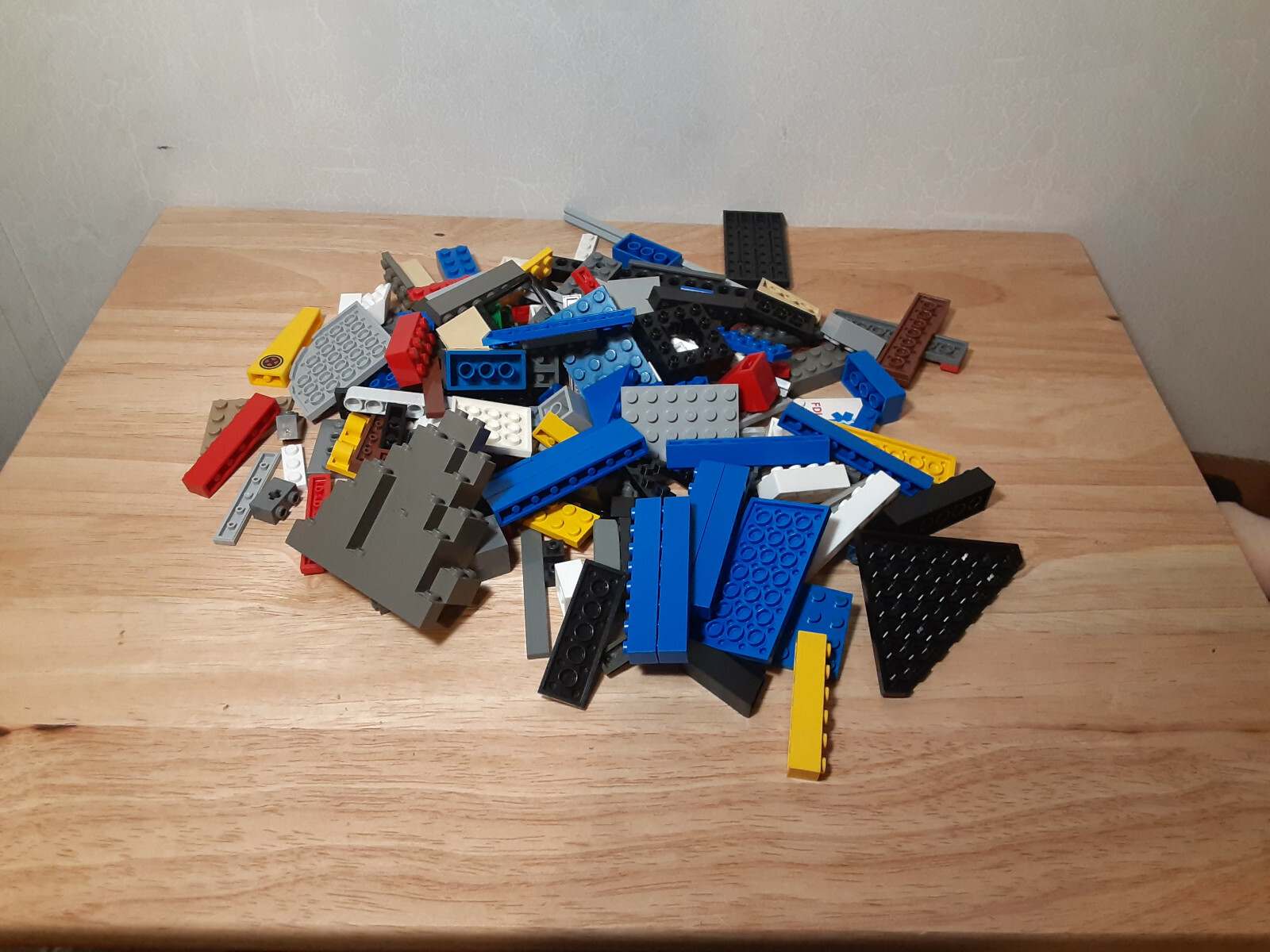 1 POUND OF RANDOM LEGO BLOCKS