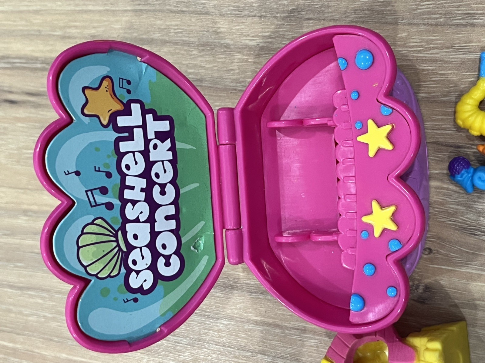 Party Animals: Seashell Concert Playset MOOSE 2010 Bears Costumes Instruments
