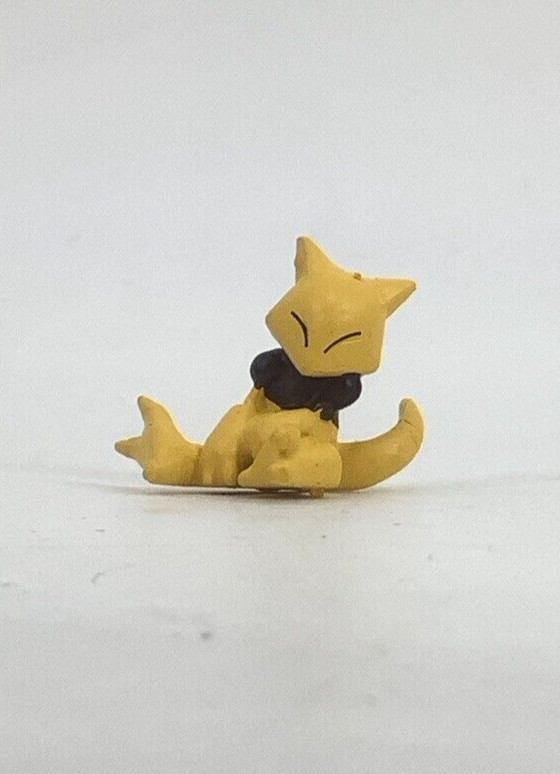 Pokemon Abra Mini Figure 1&Prime; in Gumball 2006 R / L W