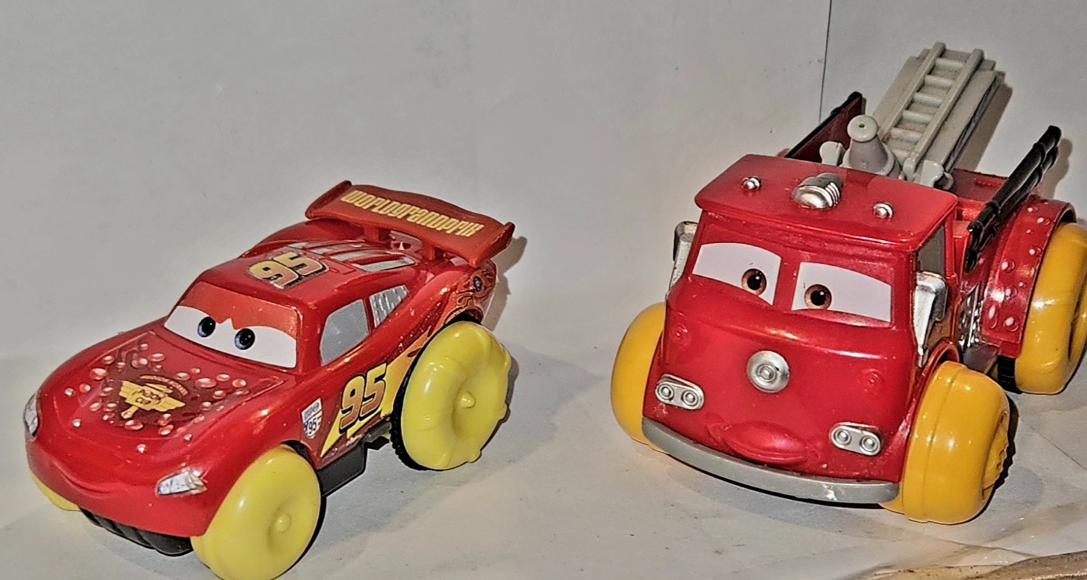 Disney Pixar Car Lot Of 2 Hydro Wheels Red Fire Truck & Lightning McQueen