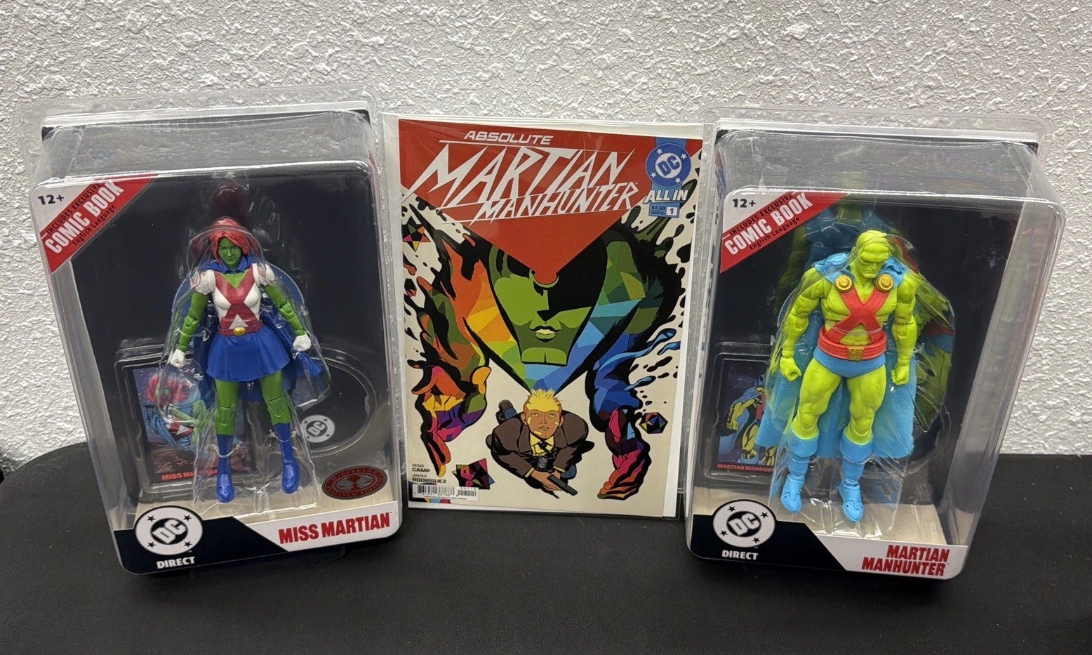 DC Direct McFarlane MISS MARTIAN MANHUNTER W/ Absolute Martian Manhunter #1 Book
