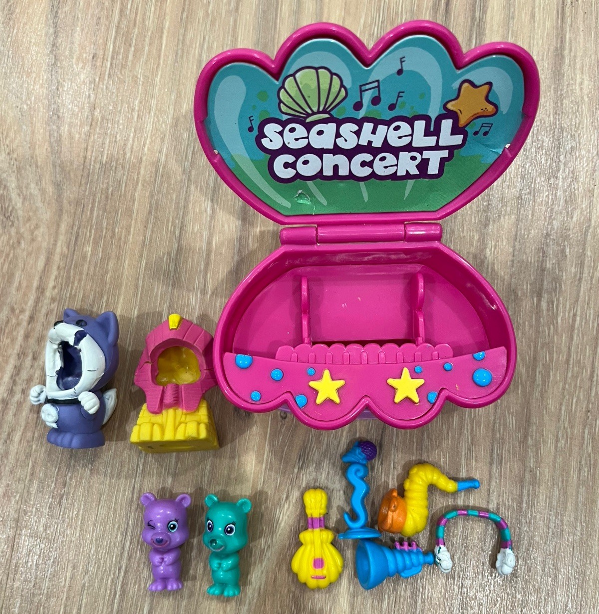 Party Animals: Seashell Concert Playset MOOSE 2010 Bears Costumes Instruments