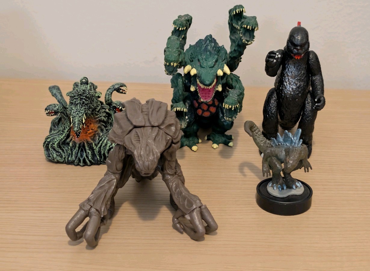 Godzilla Kaiju Figure Lot some vintage – See Photos