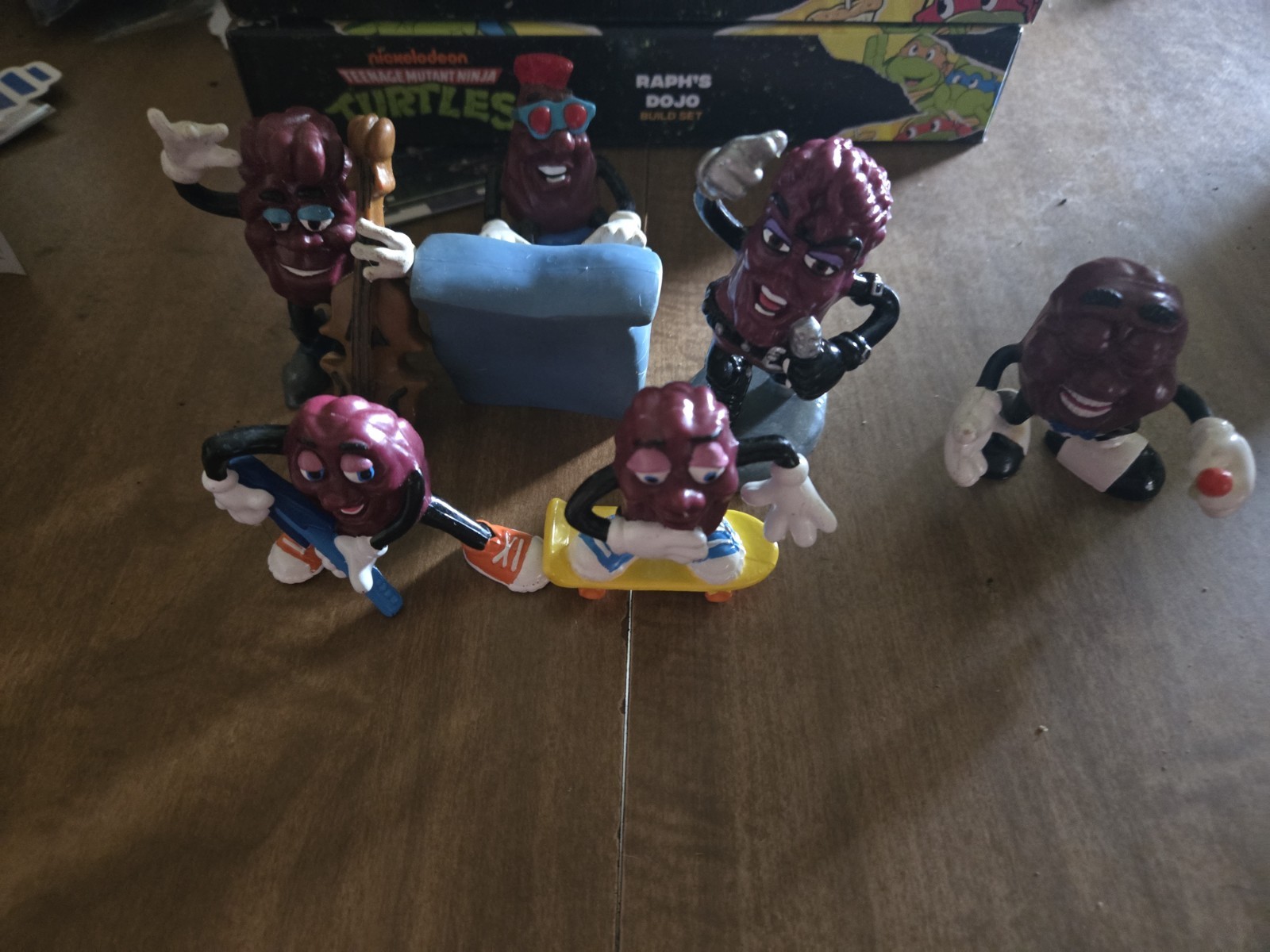 ​Vintage California Raisins Band Lot of 6 Michael Jackson Ray Charles Bassist