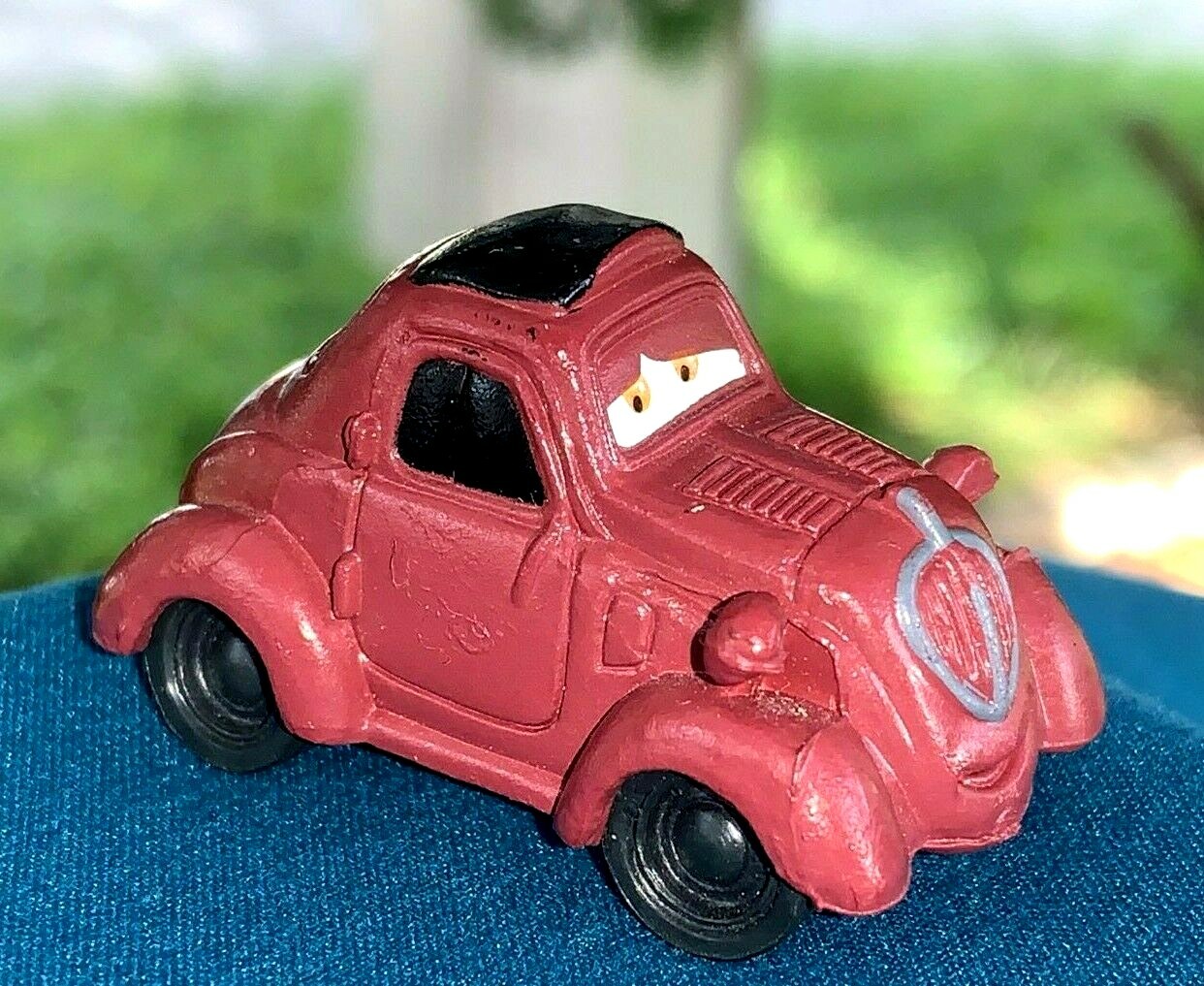 Disney Pixar Cars Mini 1.75&Prime; Purple Car PVC Toy Figure