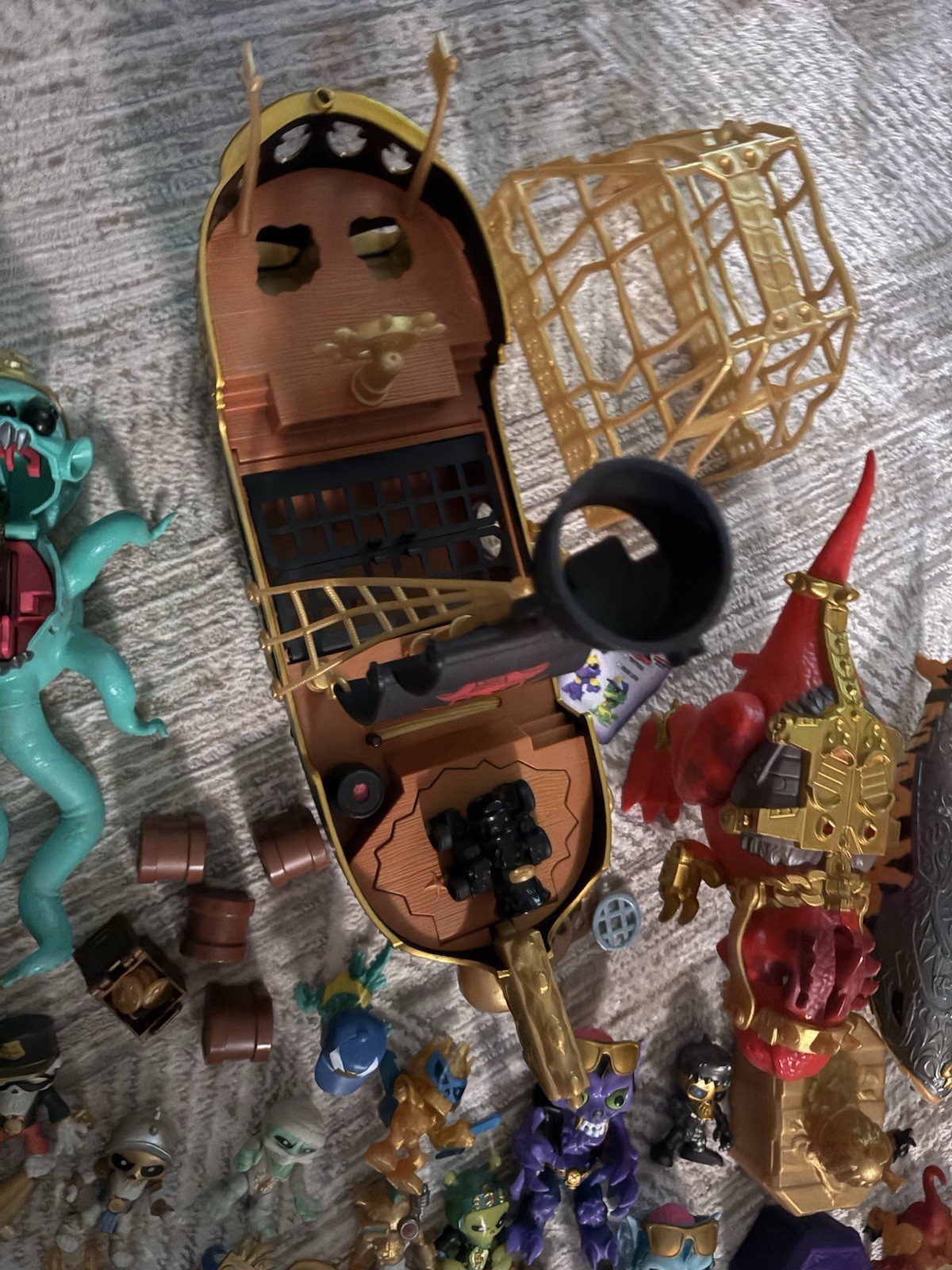 Treasure X Bundle Pirate Ship, Shark, Character Figures With Gold Plated Pieces