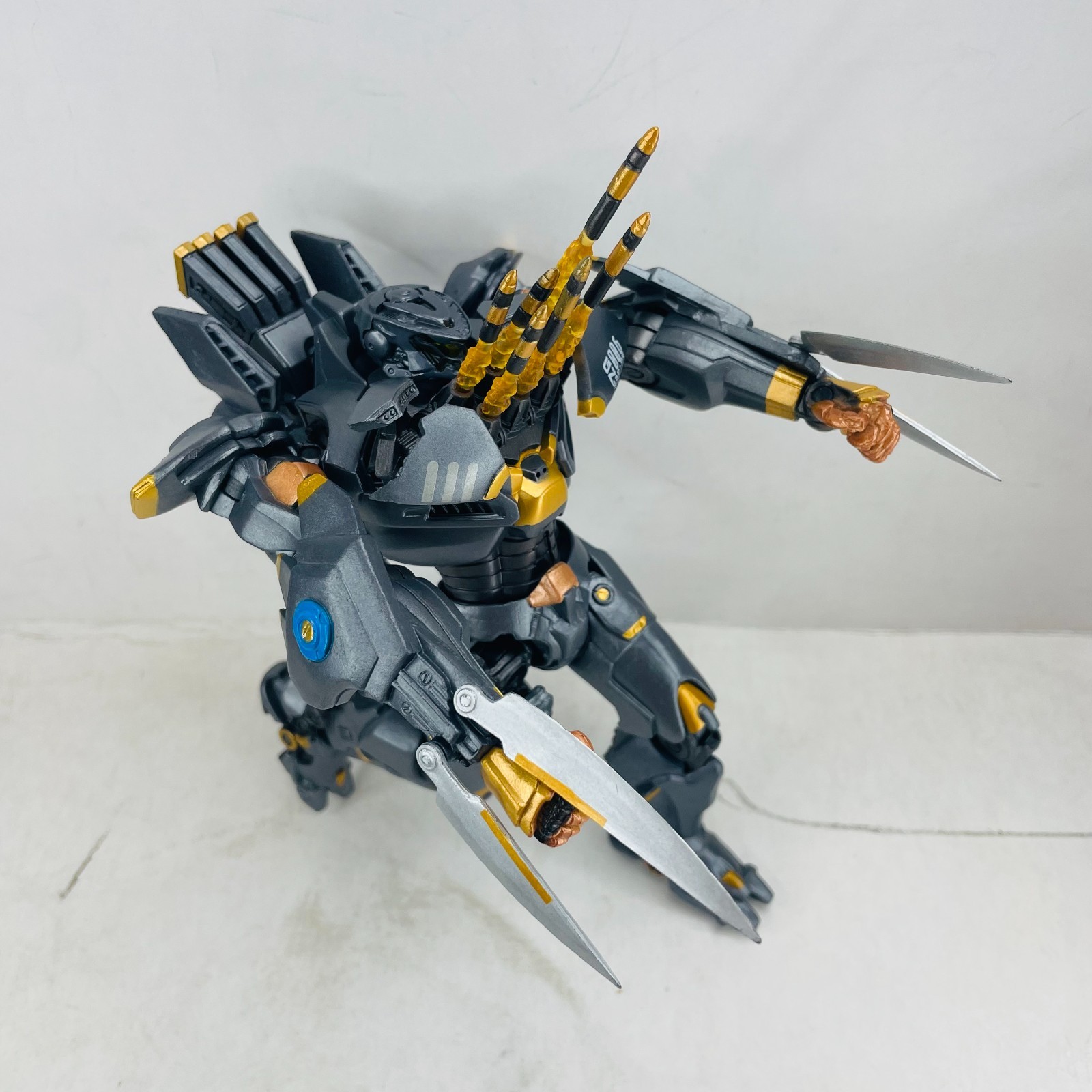 Crimson Typhoon Jaeger 7&Prime; Movable Action Figure Toy Statue Pacific Rim Gift Box