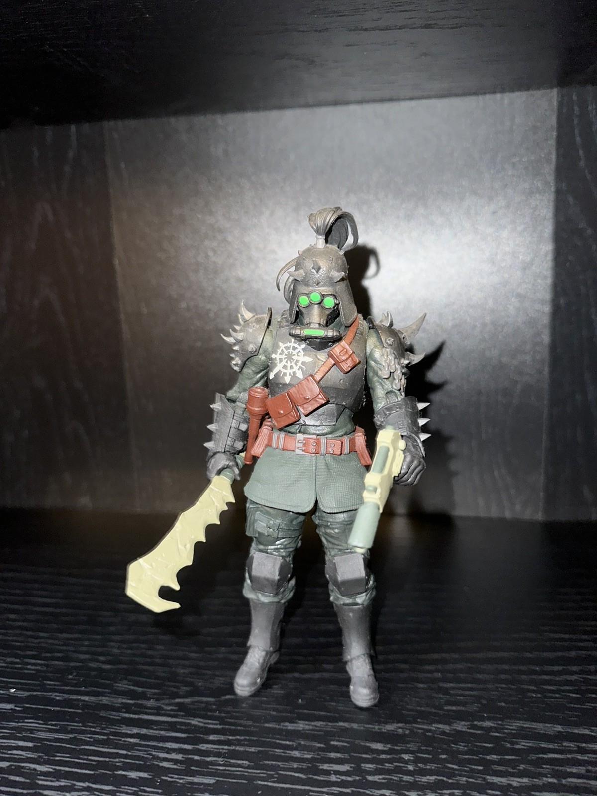Warhammer 40,000 TRAITOR GUARD Variant (Darktide) 7&Prime; Figure Mcfarlane LOOSE