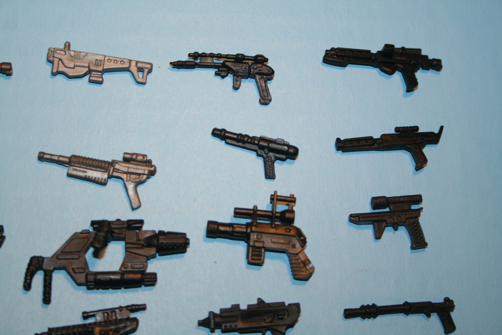 STAR WARS MODERN WEAPONS « BLASTERS » 1995-2022 DIFFERENT GREAT SHAPE FIGURE