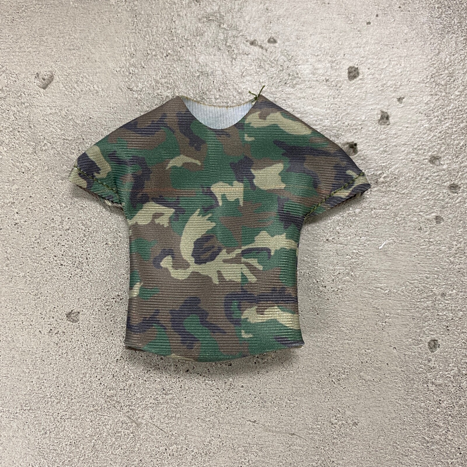 SU-TL-CAM: Fabric Green Camo T-Shirt for 6&Prime; ~ 7&Prime; Muscular body