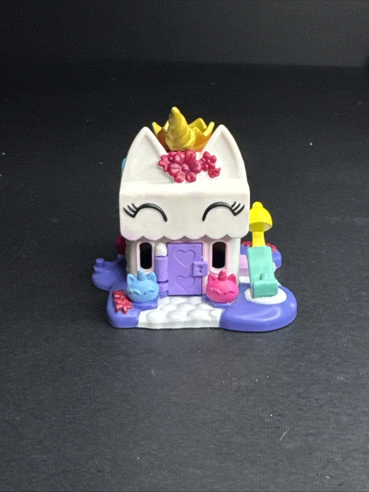 Nanables Your World Your Way Sparkle Spa Day Unicorn House Miniature Rainbow