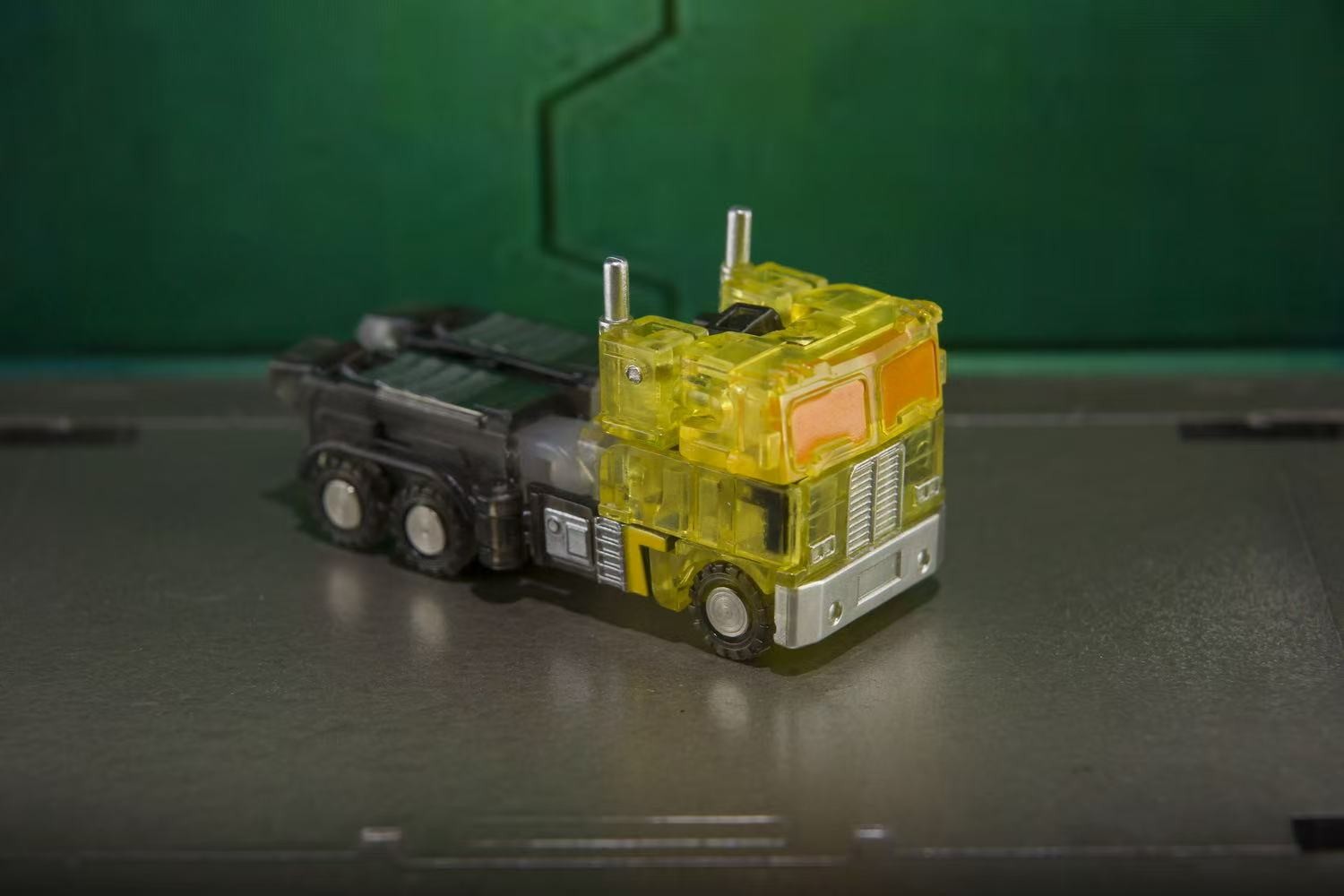 DR.WU DW-E23S TACTICAL COMMANDER Transparent Yellow Magnus MINI 6cm Robot