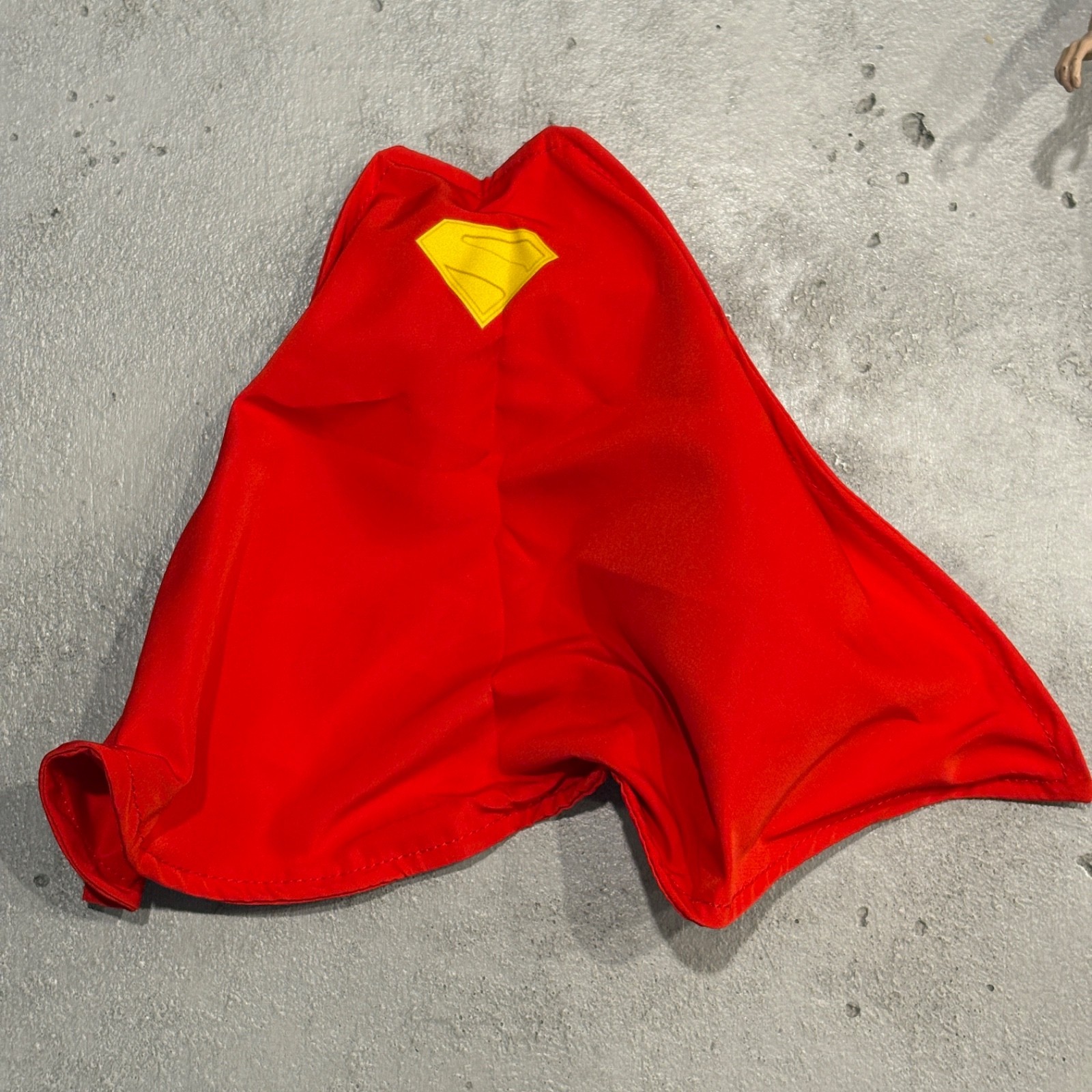 SU-MF-JSUP: Red Wired Cape with logo for 7&Prime; McFarlane Movie Superman (2025)