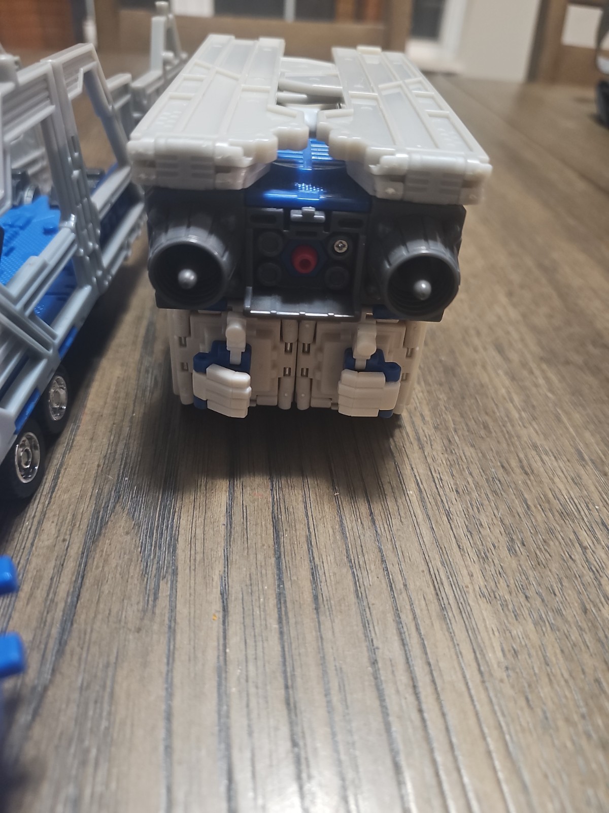 Transformers RID 2001 Ultra Magnus Action Figure-Incomplete- 1 Missing Piece