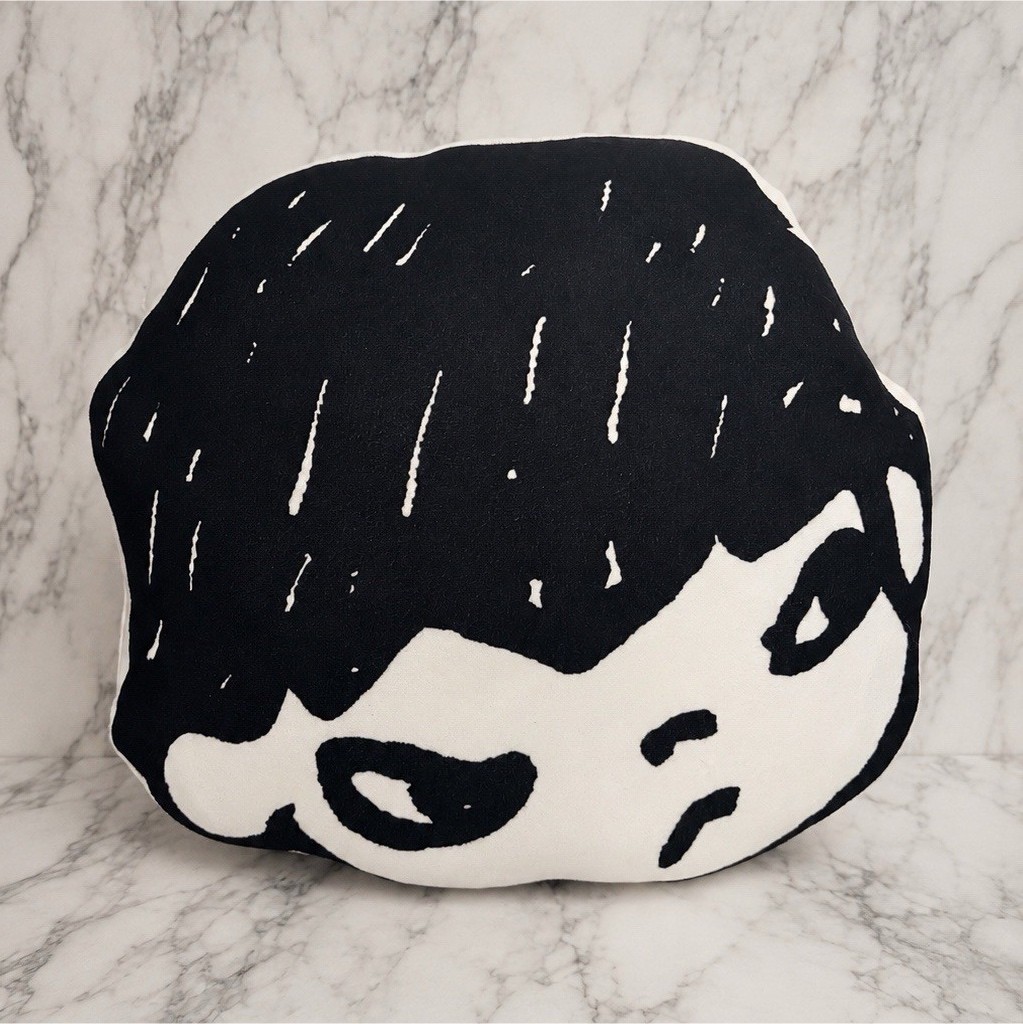 Hirono Head Pillow