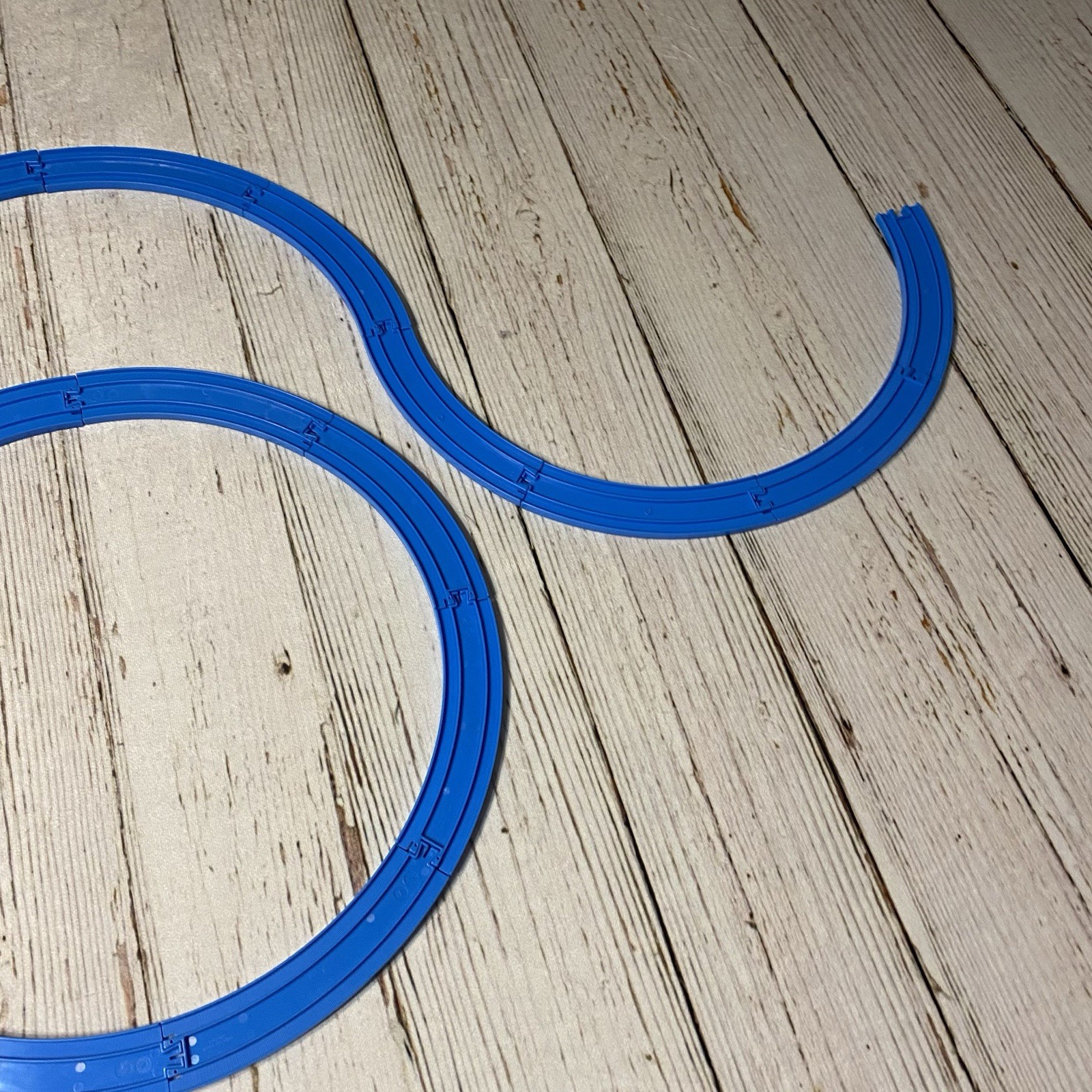 TOMY Thomas the Train Blue Train Tracks 15 Curved & 1 Switch Track Junction Toy