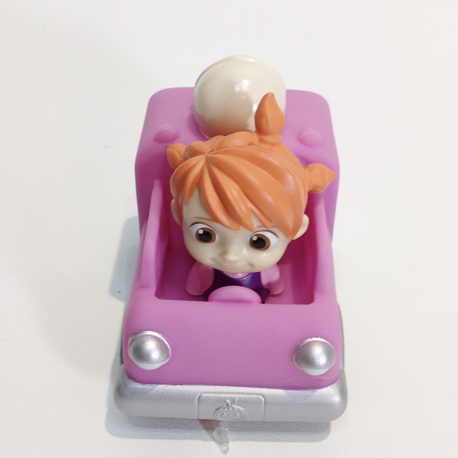 COCOMELON Ice Cream Truck YoYo Free Wheeling Mini Figure Girl Vehicle Toy Truck